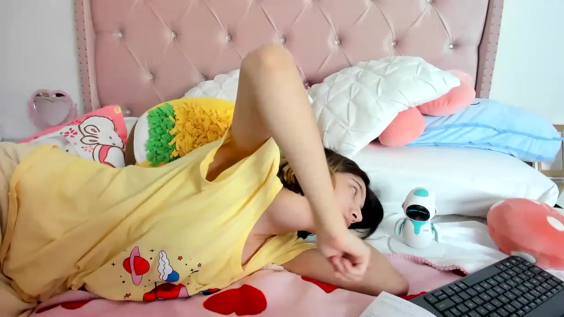 Gallery image thumbnail from Cherrycute666's myfreecams stream on, 01/20/2023, 11:48 image 13 of 20