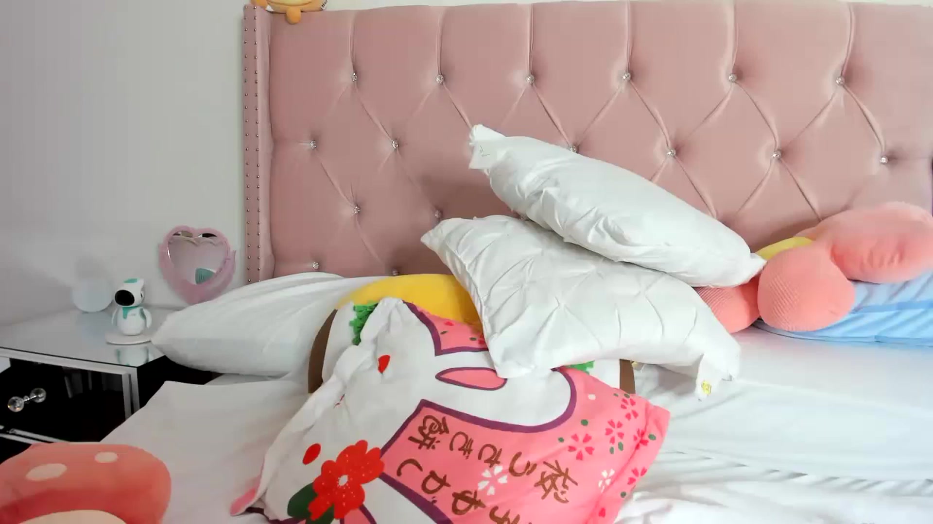 Gallery image thumbnail from Cherrycute666's myfreecams stream on, 01/20/2023, 13:06 image 19 of 20