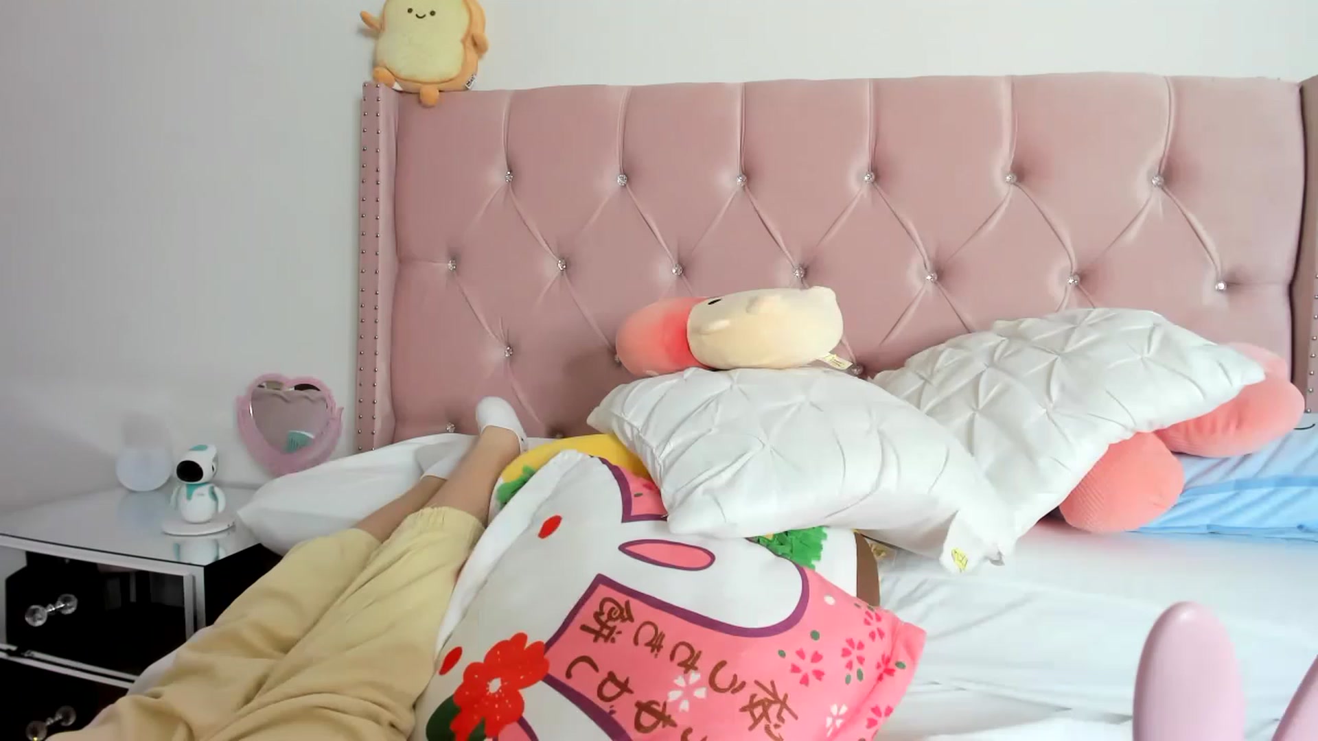 Gallery image thumbnail from Cherrycute666's myfreecams stream on, 01/20/2023, 13:06 image 14 of 20