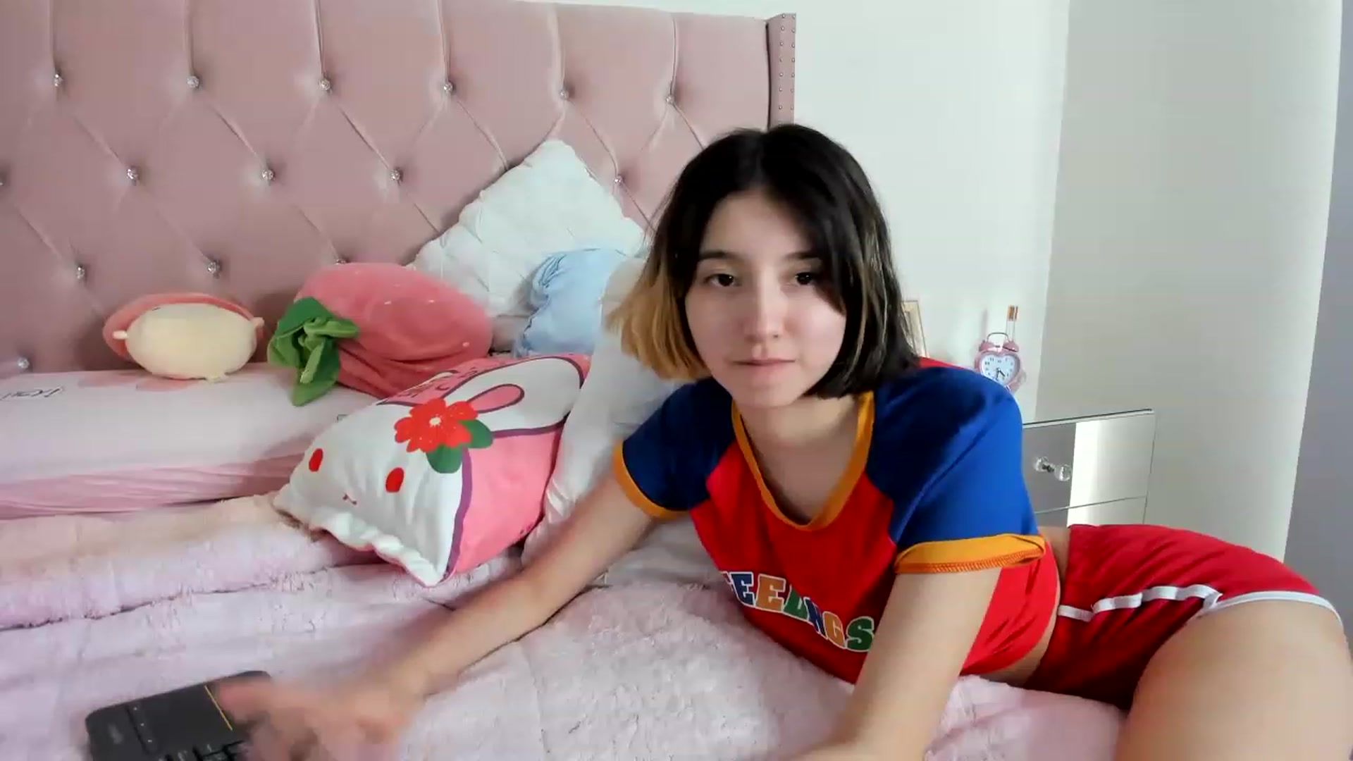 Gallery image thumbnail from Cherrycute666's myfreecams stream on, 01/21/2023, 17:04 image 18 of 20