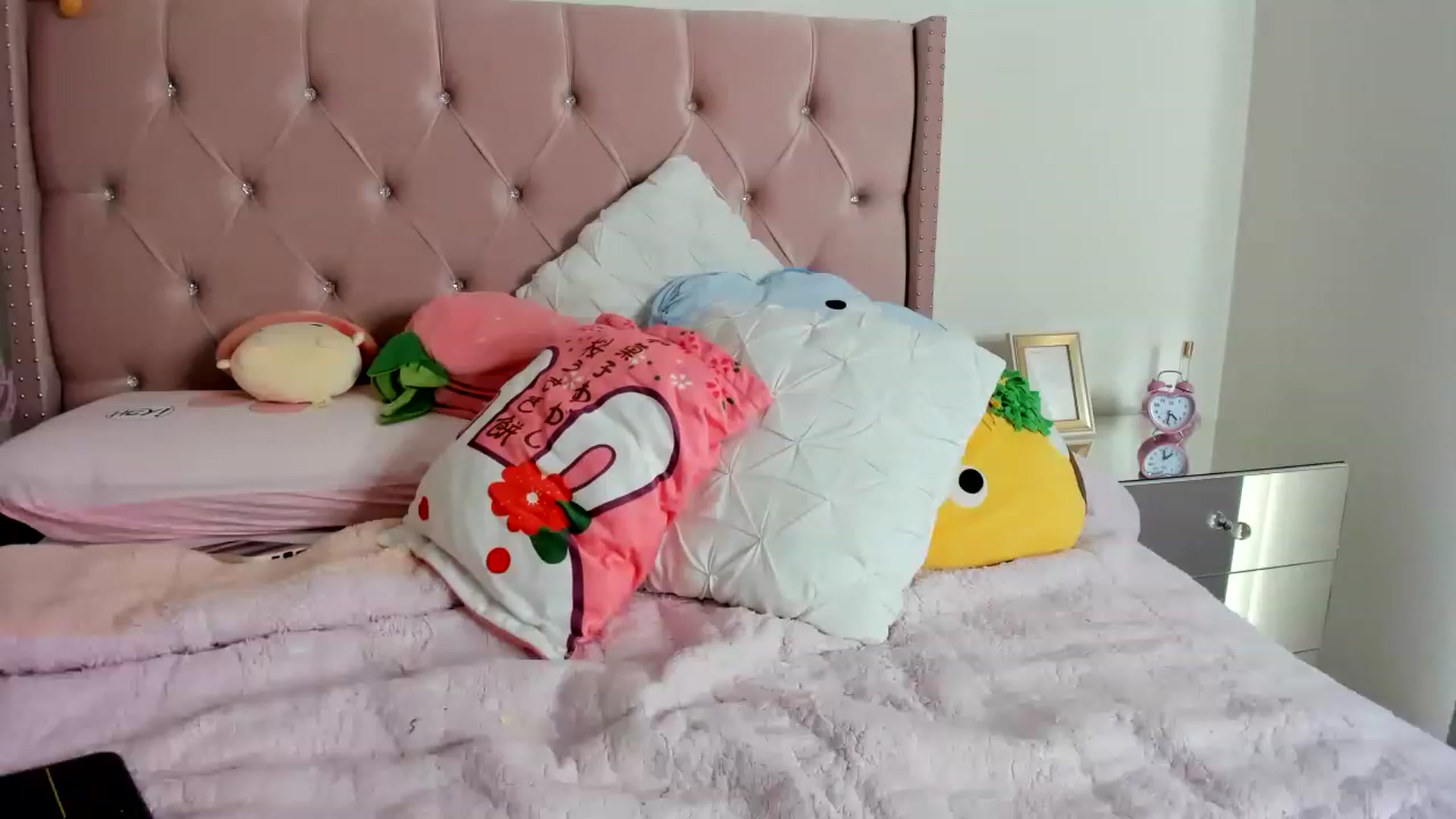 Gallery image thumbnail from Cherrycute666's myfreecams stream on, 01/21/2023, 17:04 image 14 of 20