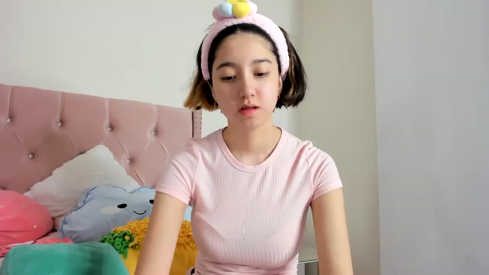 Gallery image thumbnail from Cherrycute666's myfreecams stream on, 01/22/2023, 02:12 image 2 of 20