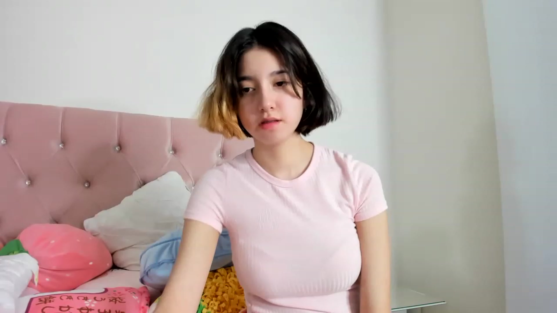 Gallery image thumbnail from Cherrycute666's myfreecams stream on, 01/22/2023, 02:12 image 17 of 20