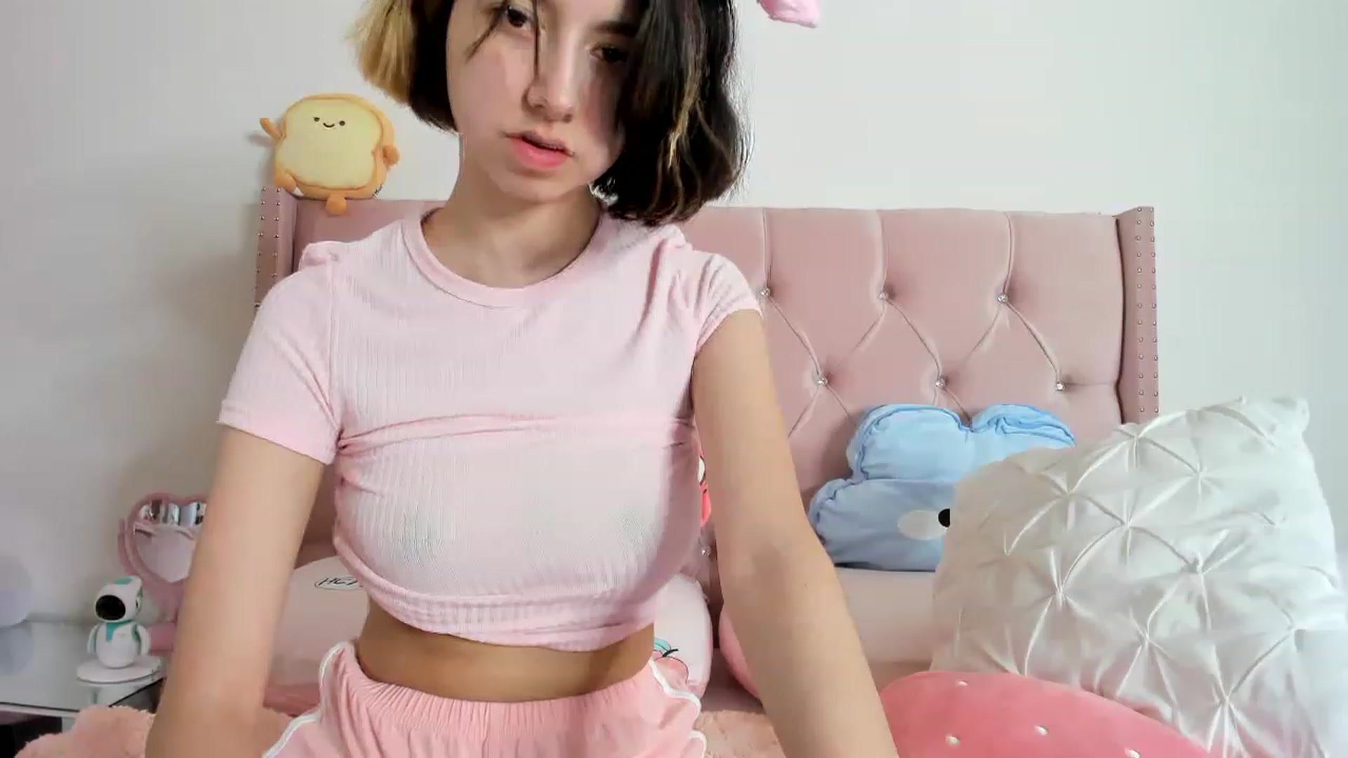 Gallery image thumbnail from Cherrycute666's myfreecams stream on, 01/22/2023, 02:39 image 18 of 20