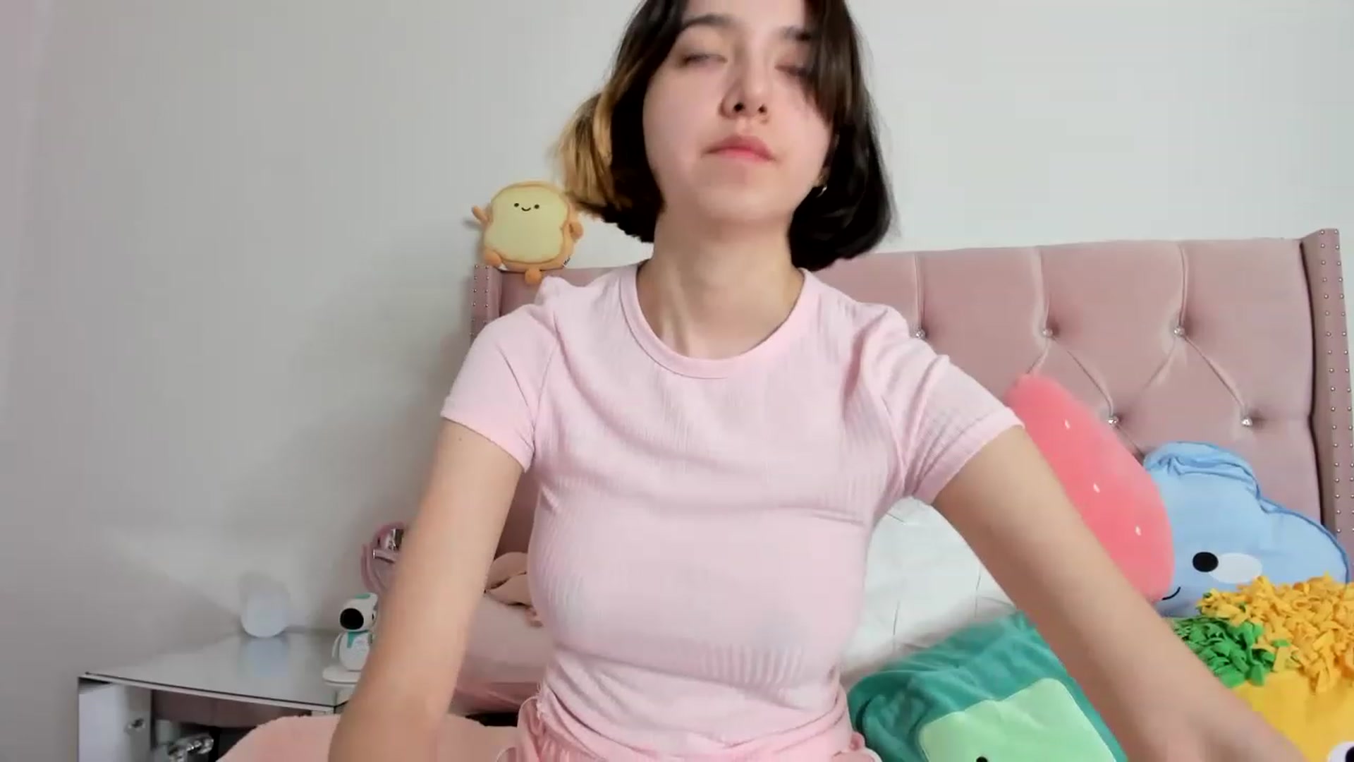 Gallery image thumbnail from Cherrycute666's myfreecams stream on, 01/22/2023, 02:57 image 20 of 20