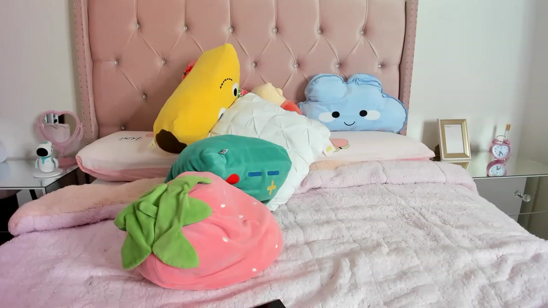 Gallery image thumbnail from Cherrycute666's myfreecams stream on, 01/22/2023, 06:02 image 4 of 20
