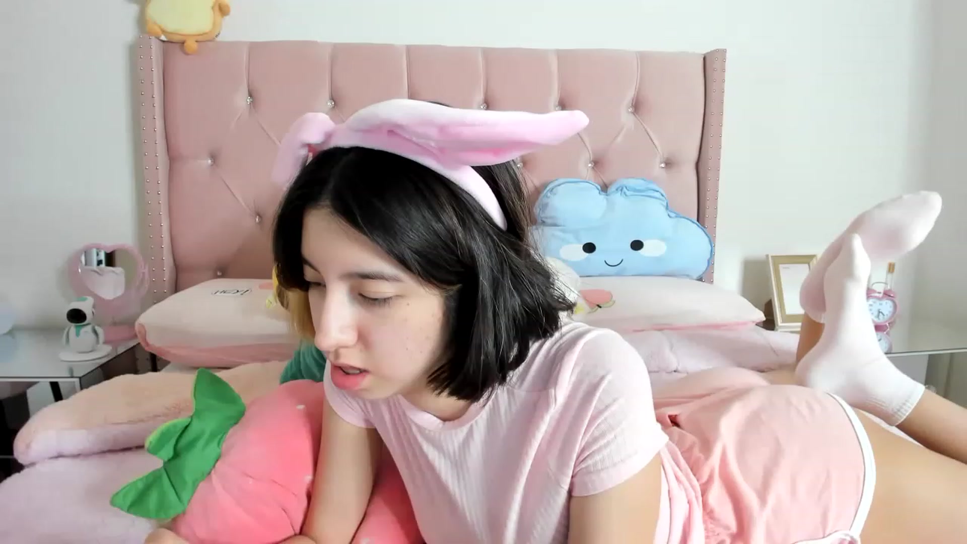 Gallery image thumbnail from Cherrycute666's myfreecams stream on, 01/22/2023, 06:02 image 3 of 20