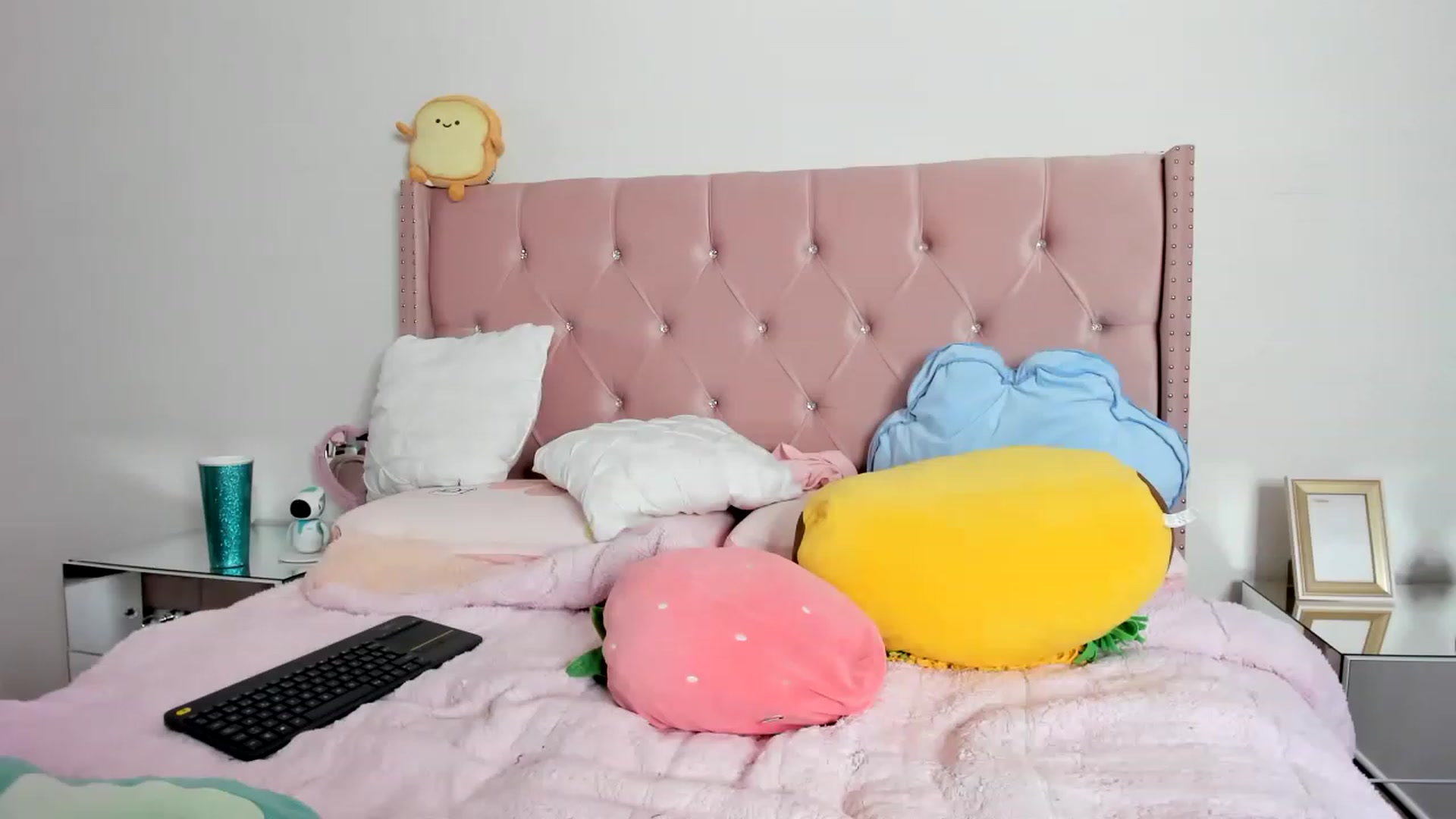 Gallery image thumbnail from Cherrycute666's myfreecams stream on, 01/22/2023, 08:00 image 1 of 20