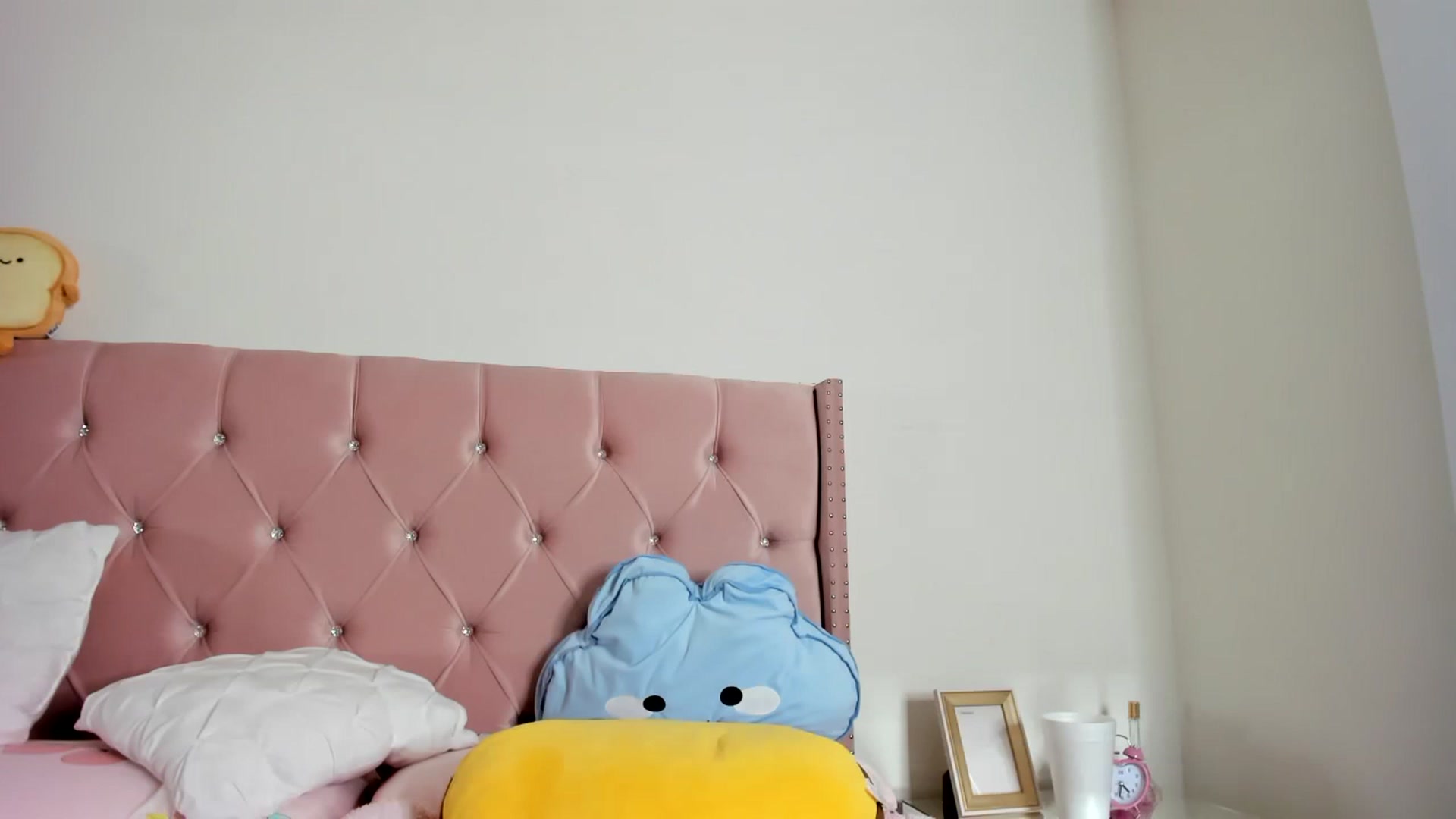 Gallery image thumbnail from Cherrycute666's myfreecams stream on, 01/22/2023, 08:00 image 15 of 20