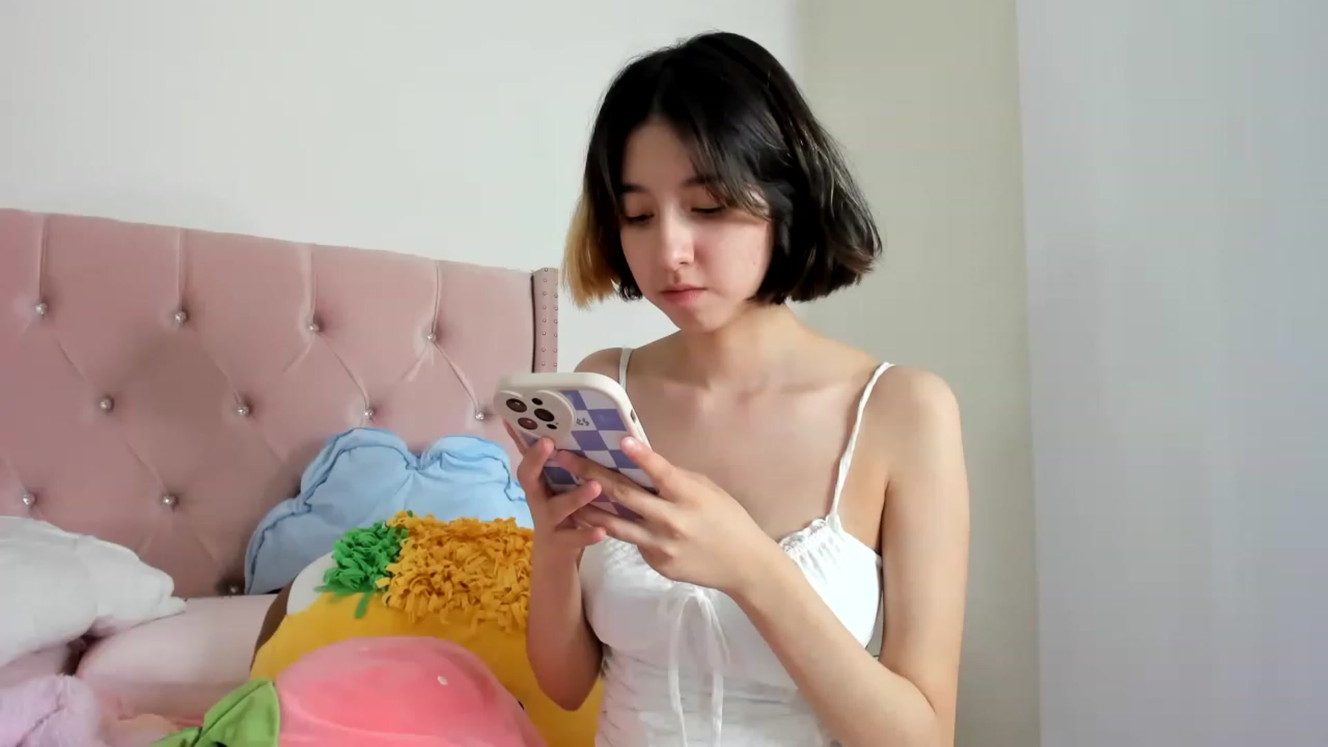 Gallery image thumbnail from Cherrycute666's myfreecams stream on, 01/22/2023, 09:06 image 12 of 20