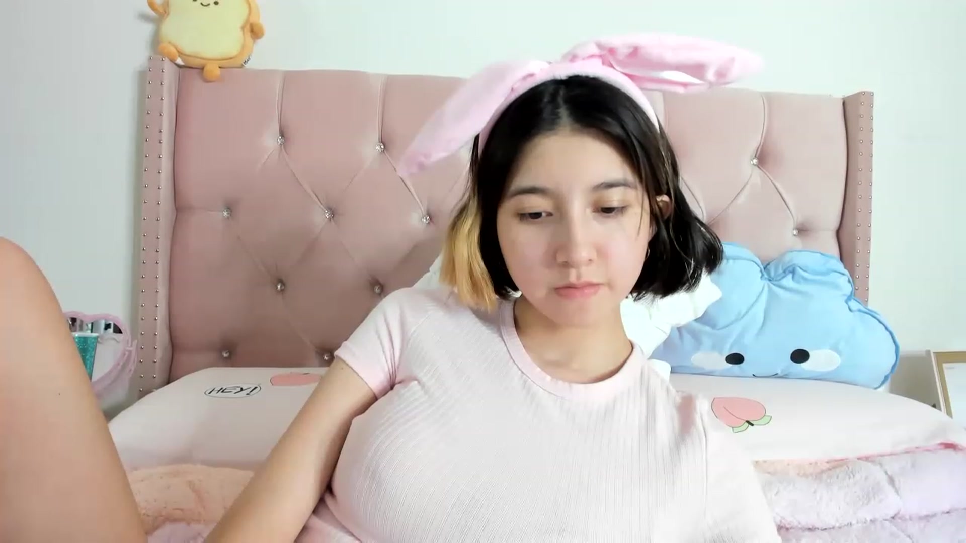 Gallery image thumbnail from Cherrycute666's myfreecams stream on, 01/22/2023, 13:53 image 14 of 20