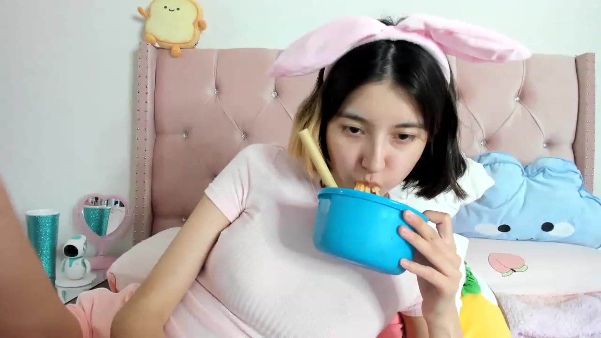 Gallery image thumbnail from Cherrycute666's myfreecams stream on, 01/22/2023, 13:53 image 16 of 20