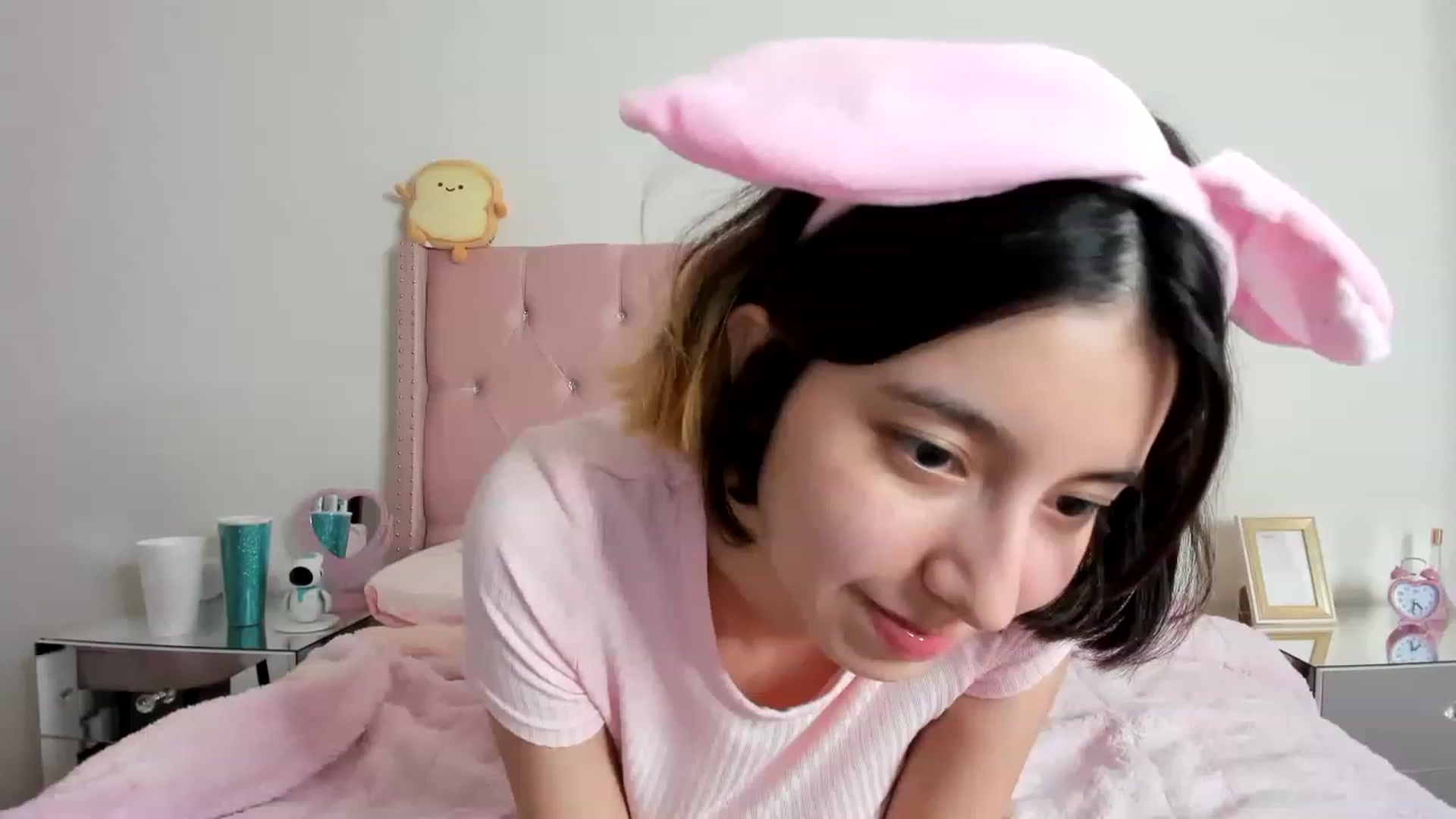 Gallery image thumbnail from Cherrycute666's myfreecams stream on, 01/22/2023, 15:28 image 2 of 20