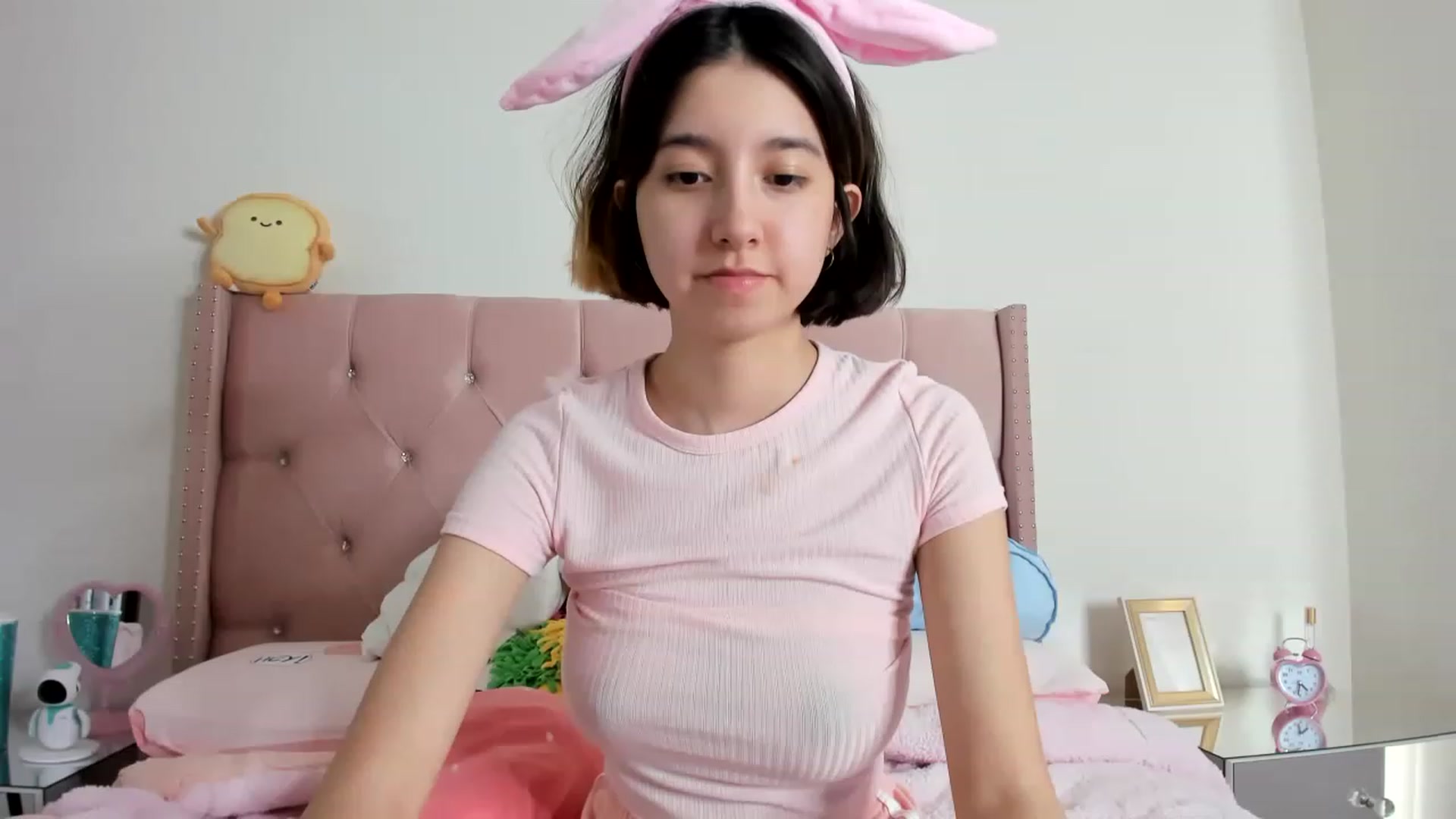 Gallery image thumbnail from Cherrycute666's myfreecams stream on, 01/22/2023, 15:28 image 8 of 20