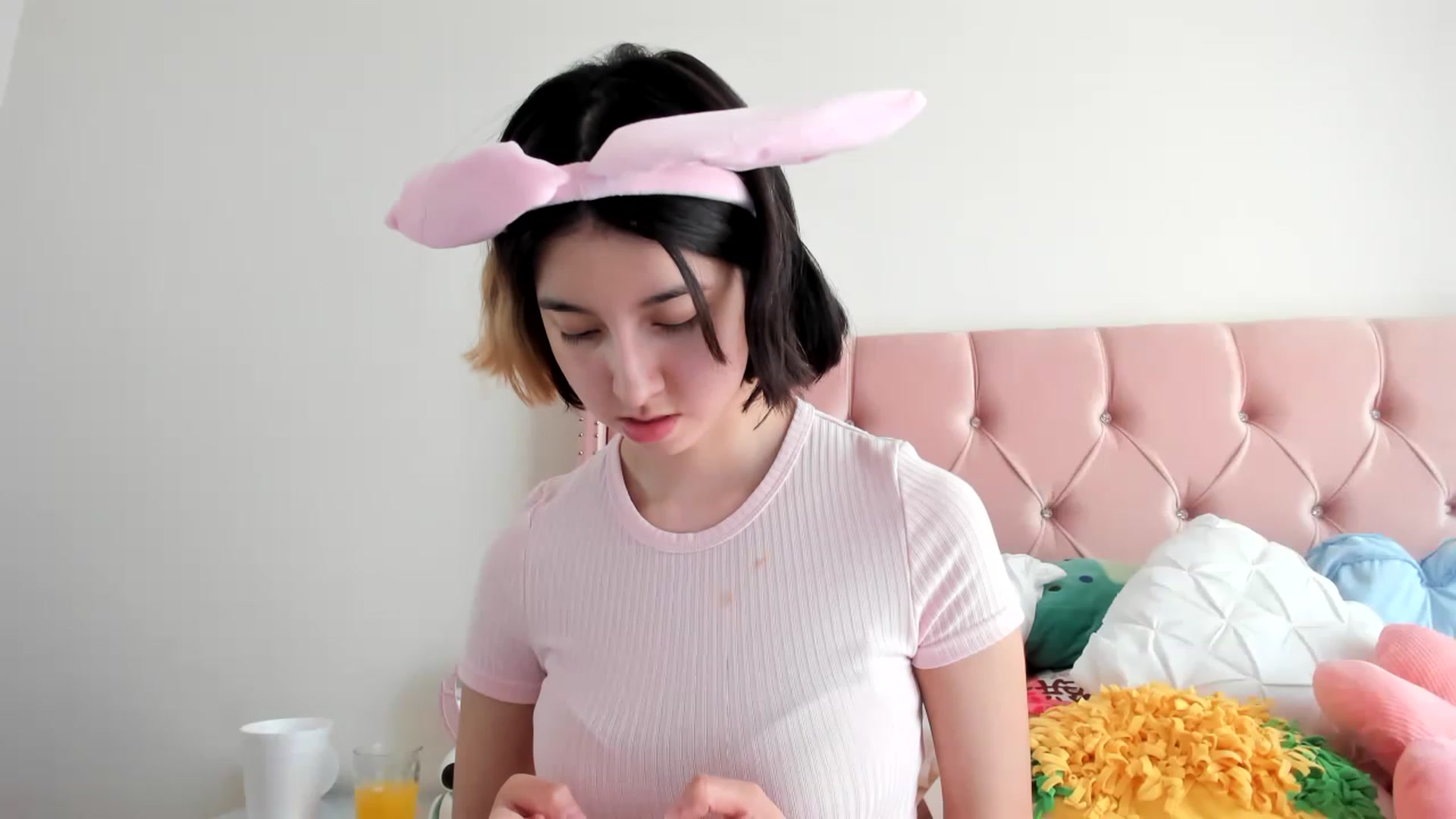 Gallery image thumbnail from Cherrycute666's myfreecams stream on, 01/22/2023, 16:57 image 12 of 20