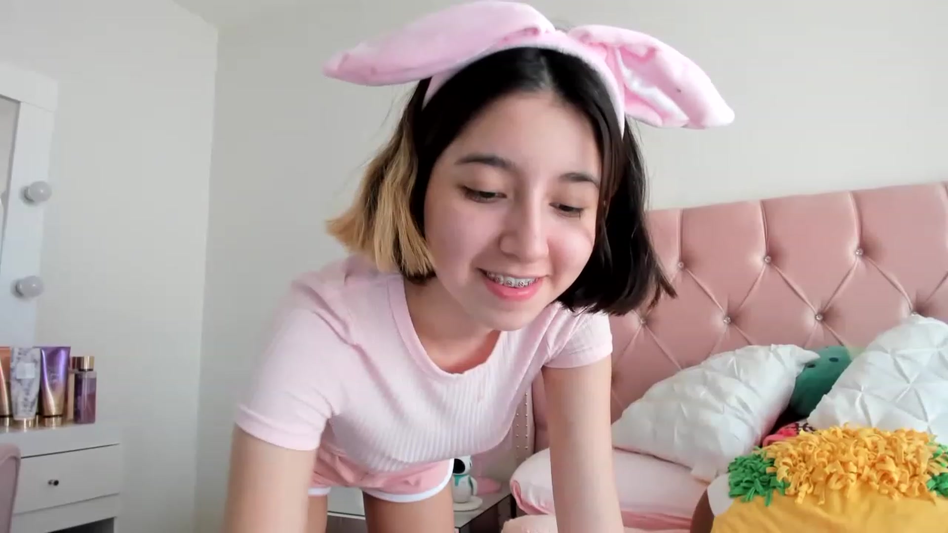 Gallery image thumbnail from Cherrycute666's myfreecams stream on, 01/22/2023, 16:57 image 6 of 20