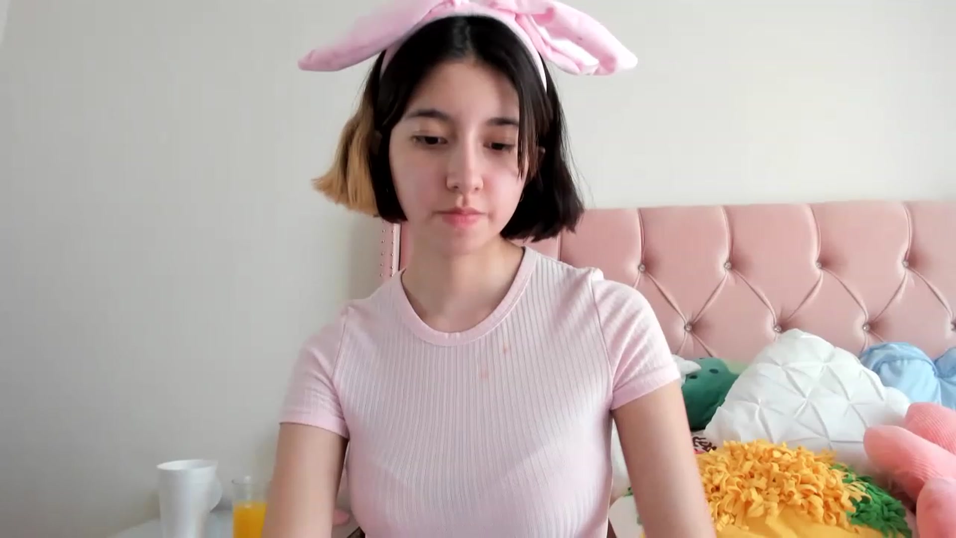 Gallery image thumbnail from Cherrycute666's myfreecams stream on, 01/22/2023, 16:57 image 13 of 20