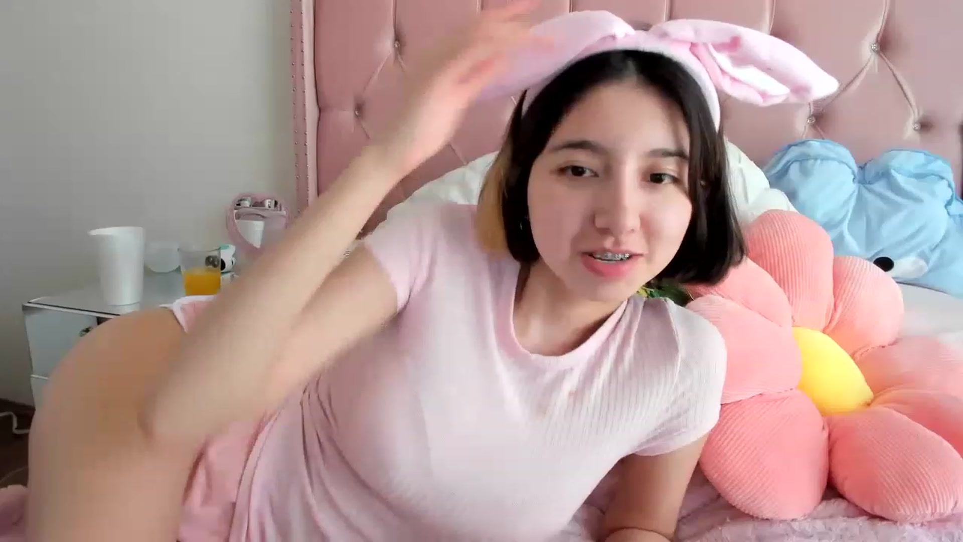 Gallery image thumbnail from Cherrycute666's myfreecams stream on, 01/22/2023, 16:57 image 20 of 20