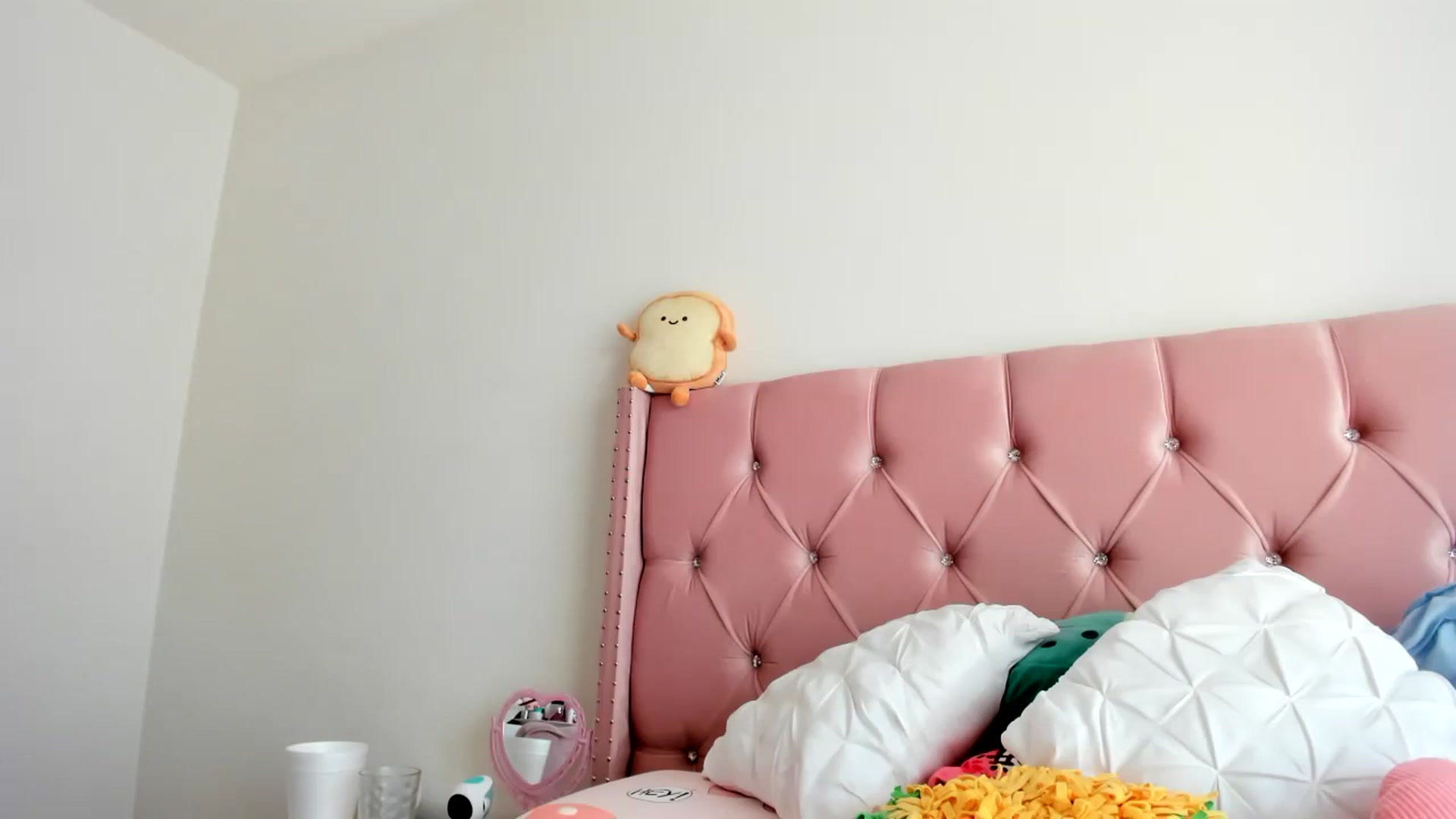 Gallery image thumbnail from Cherrycute666's myfreecams stream on, 01/22/2023, 18:50 image 18 of 20