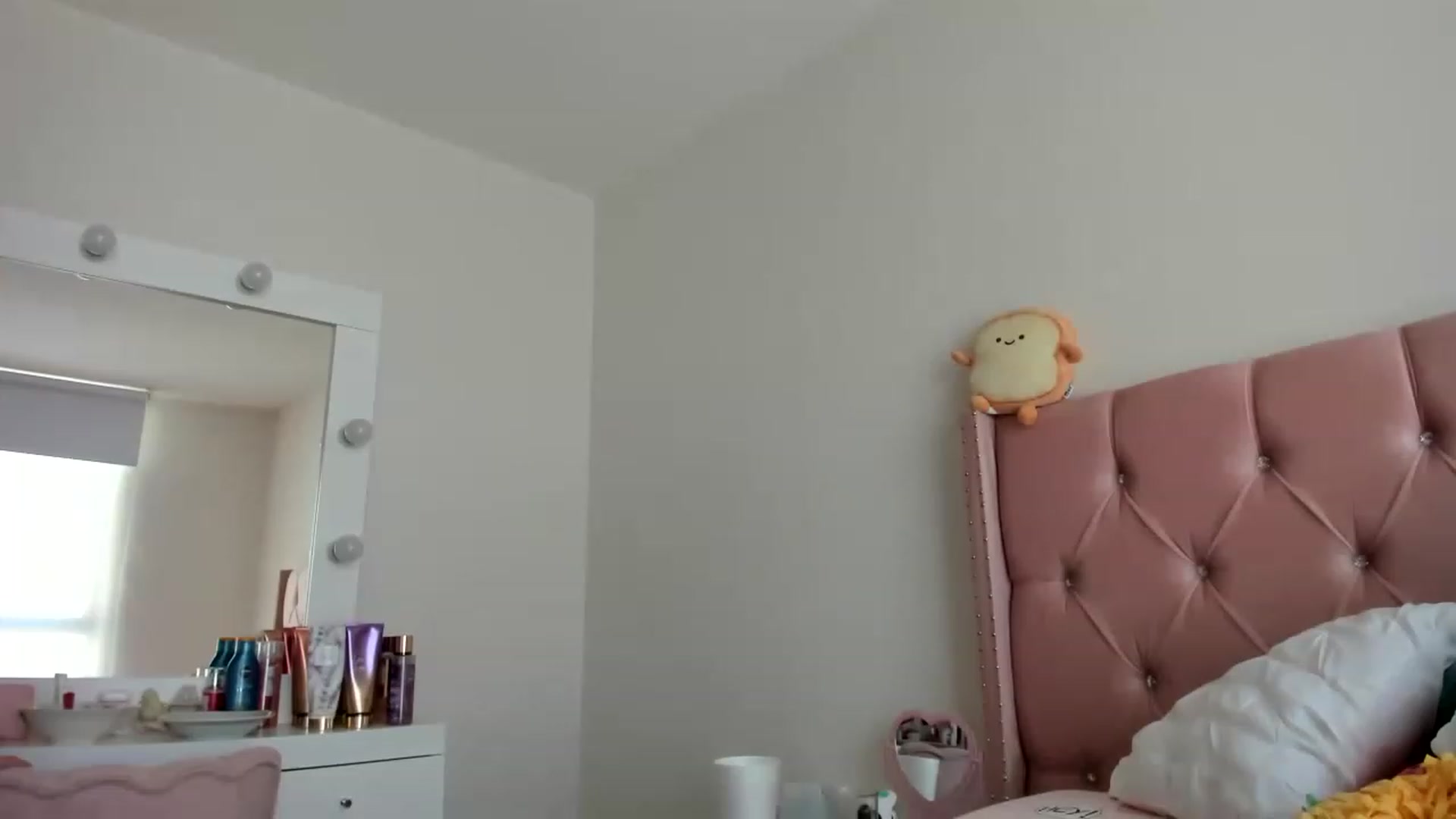 Gallery image thumbnail from Cherrycute666's myfreecams stream on, 01/22/2023, 18:50 image 1 of 20