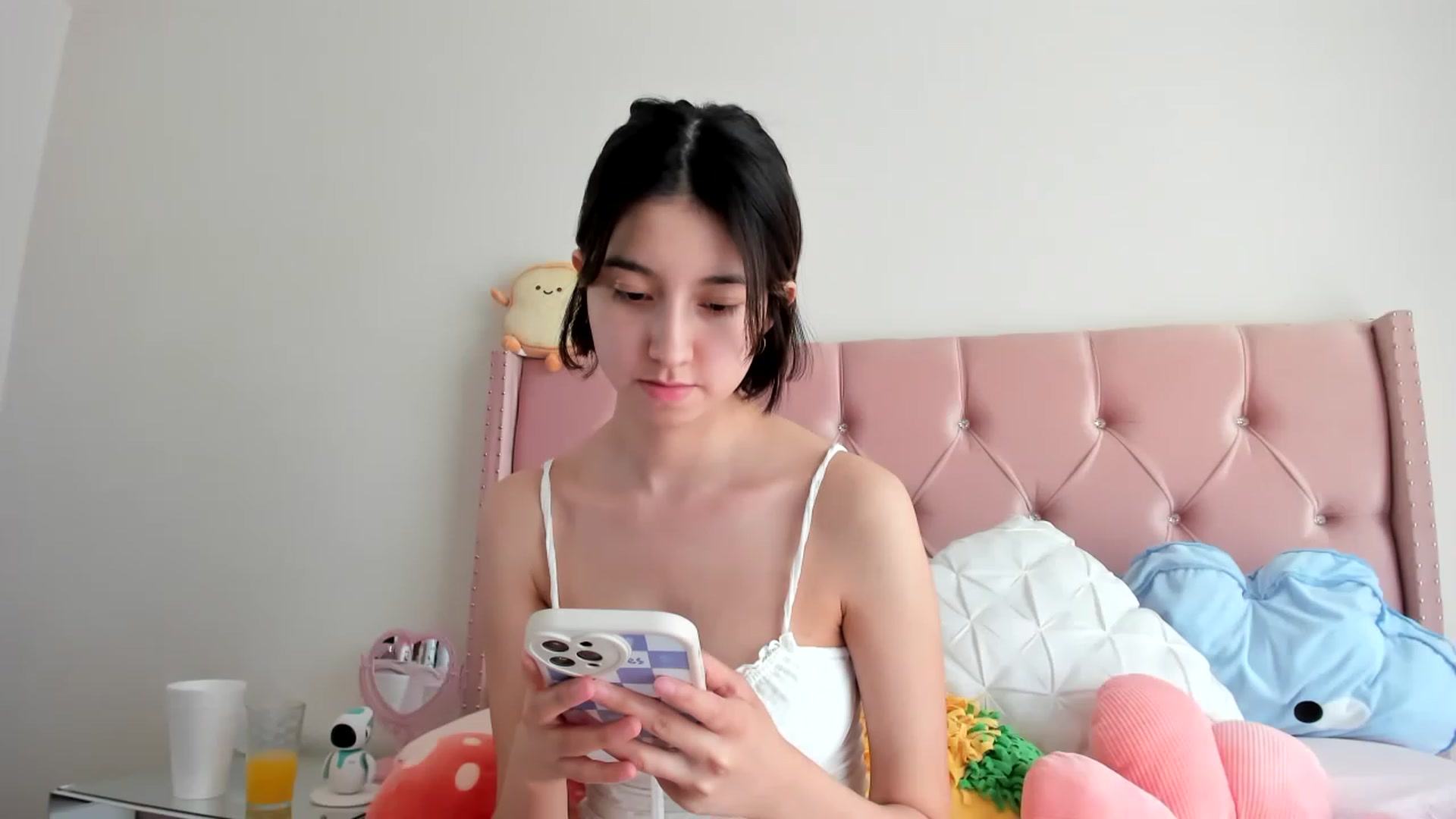 Gallery image thumbnail from Cherrycute666's myfreecams stream on, 01/22/2023, 18:50 image 19 of 20
