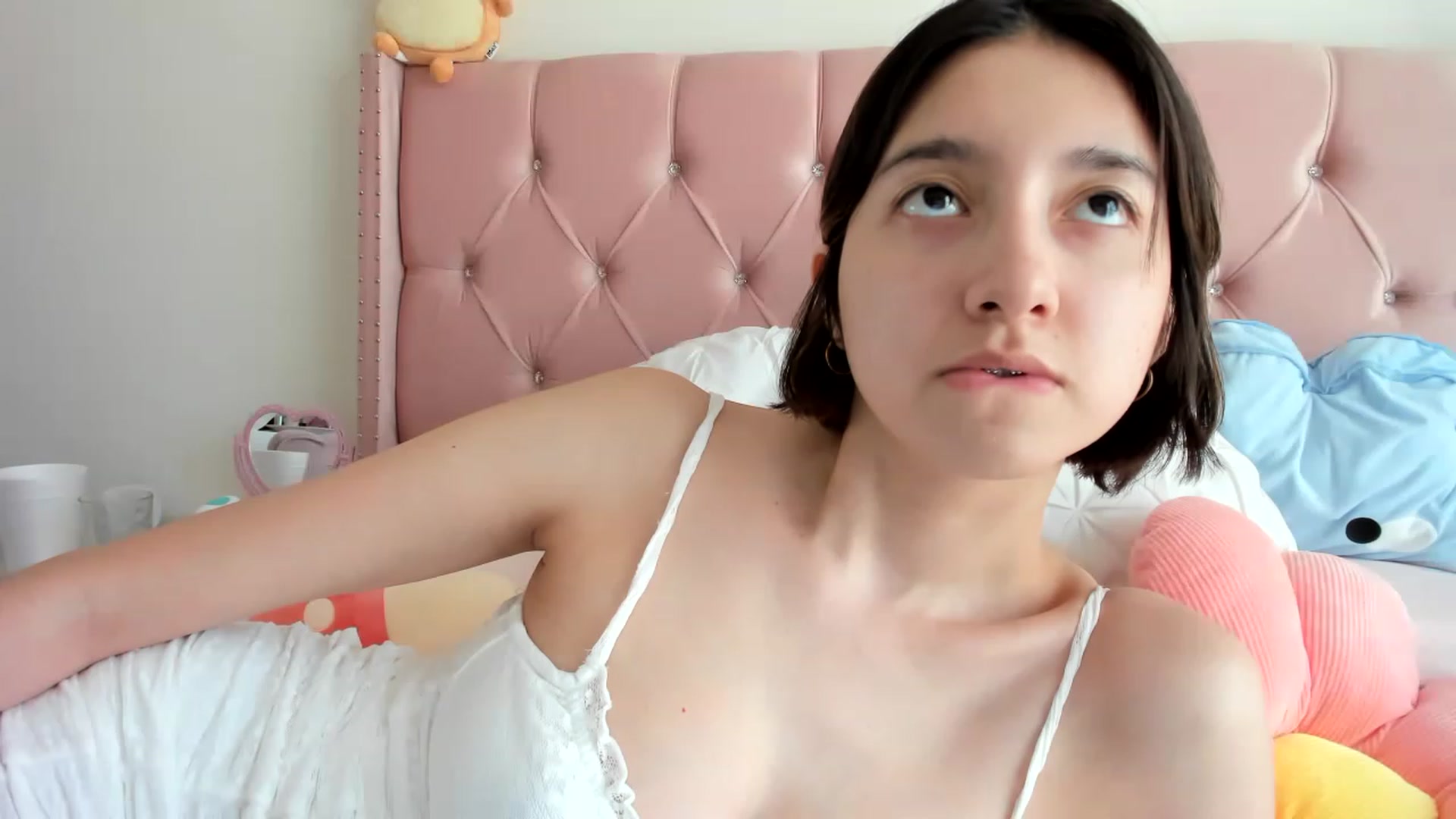 Gallery image thumbnail from Cherrycute666's myfreecams stream on, 01/22/2023, 18:50 image 16 of 20