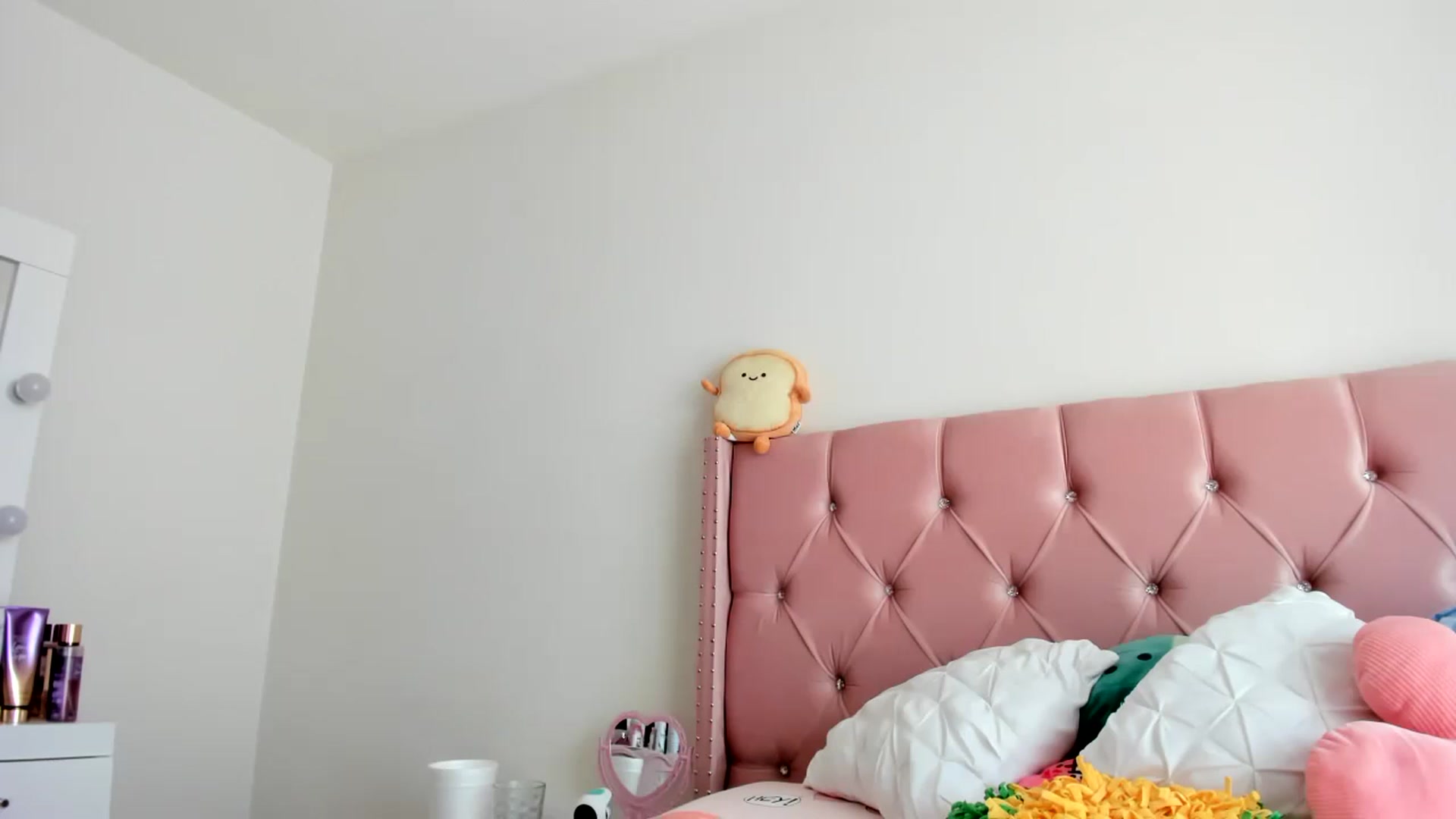 Gallery image thumbnail from Cherrycute666's myfreecams stream on, 01/22/2023, 20:34 image 6 of 20