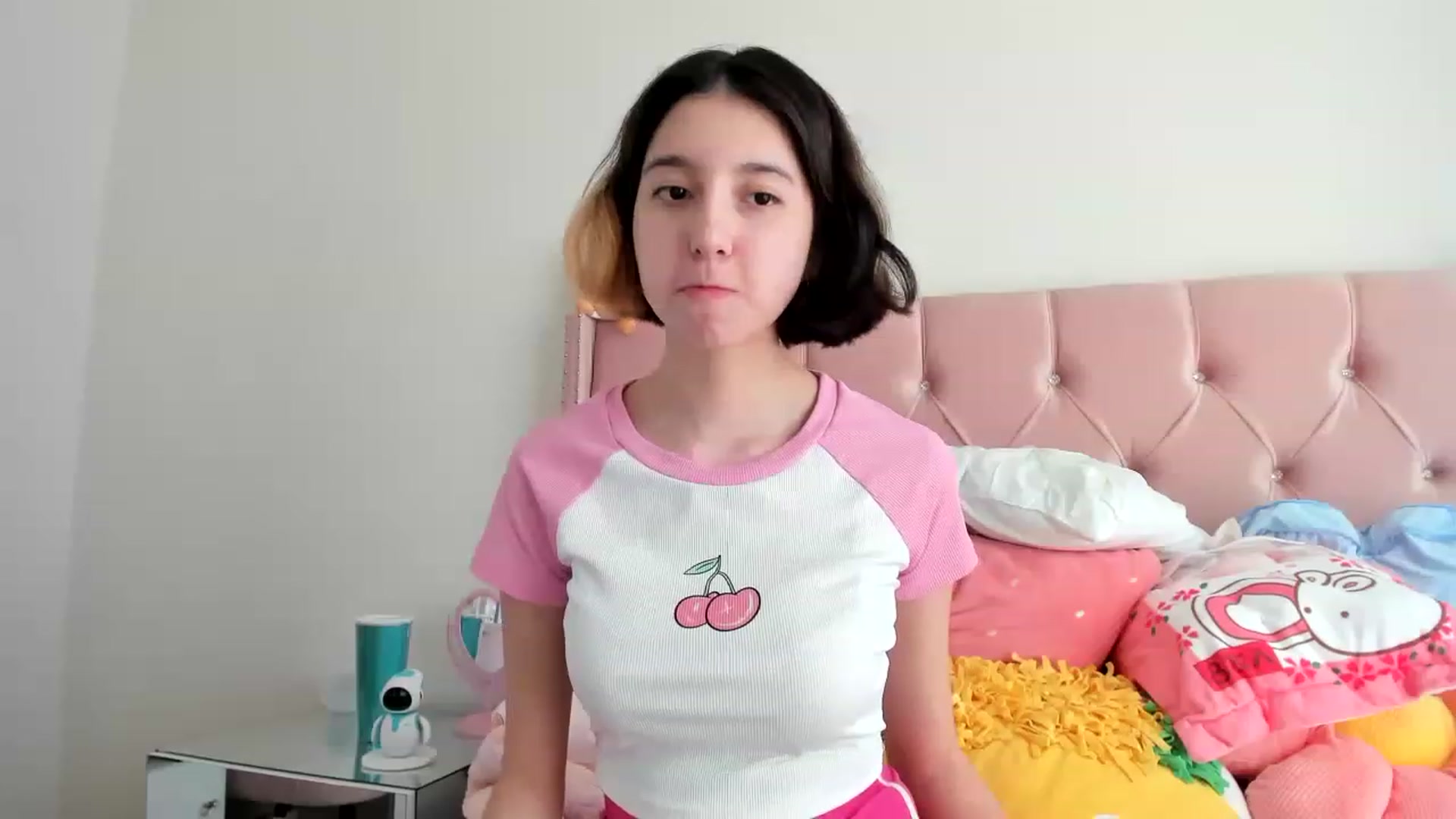 Gallery image thumbnail from Cherrycute666's myfreecams stream on, 01/22/2023, 23:53 image 18 of 20