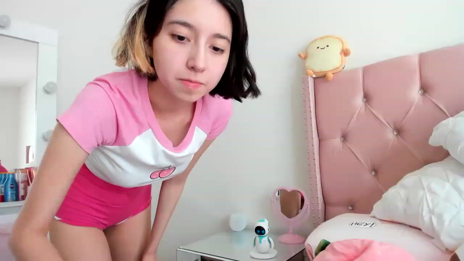 Gallery image thumbnail from Cherrycute666's myfreecams stream on, 01/22/2023, 23:53 image 8 of 20