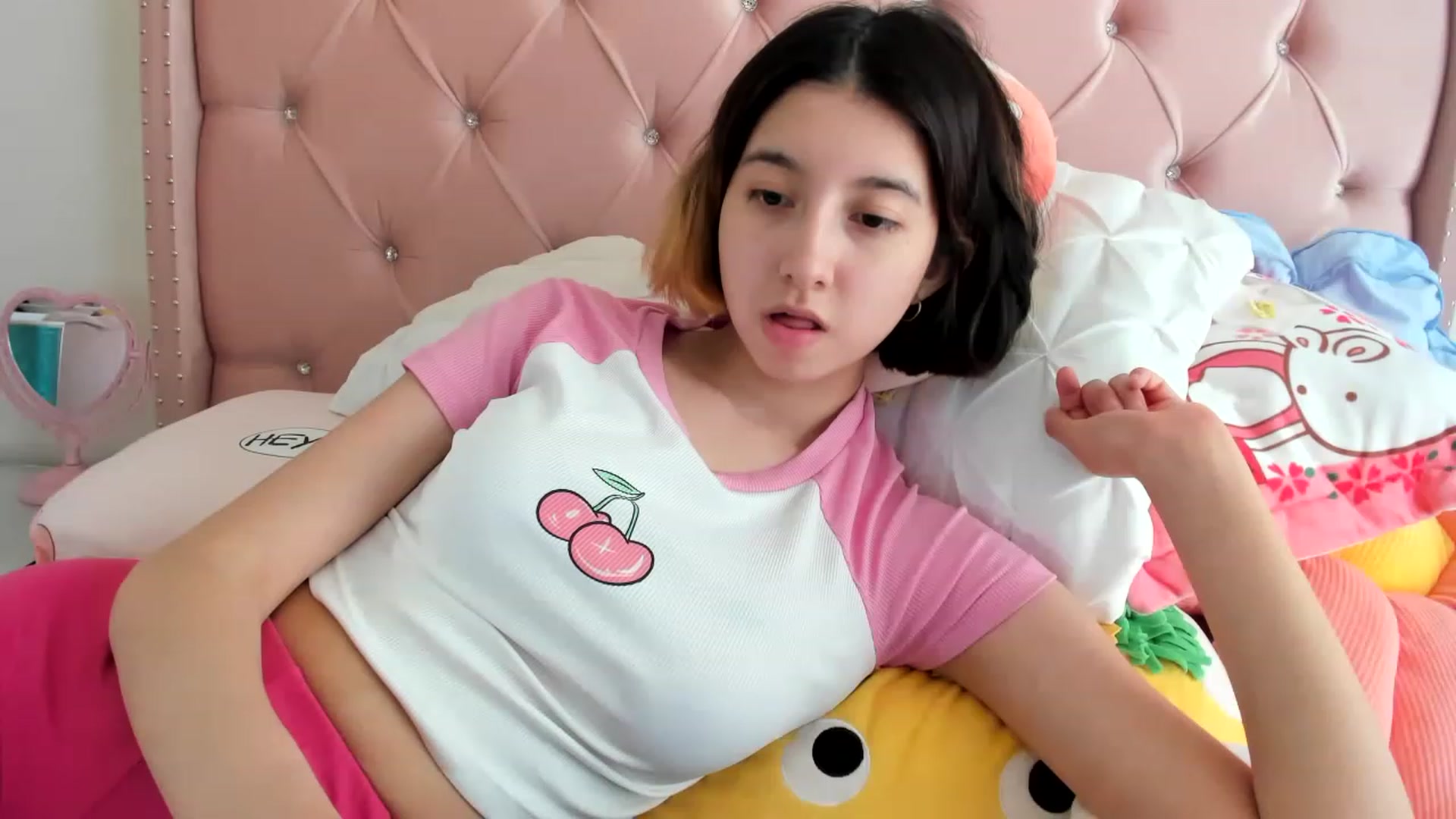 Gallery image thumbnail from Cherrycute666's myfreecams stream on, 01/22/2023, 23:53 image 20 of 20