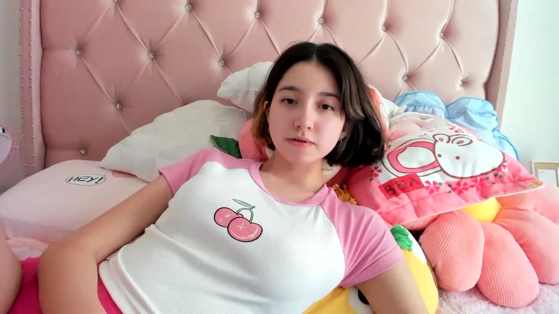 Gallery image thumbnail from Cherrycute666's myfreecams stream on, 01/22/2023, 23:53 image 12 of 20