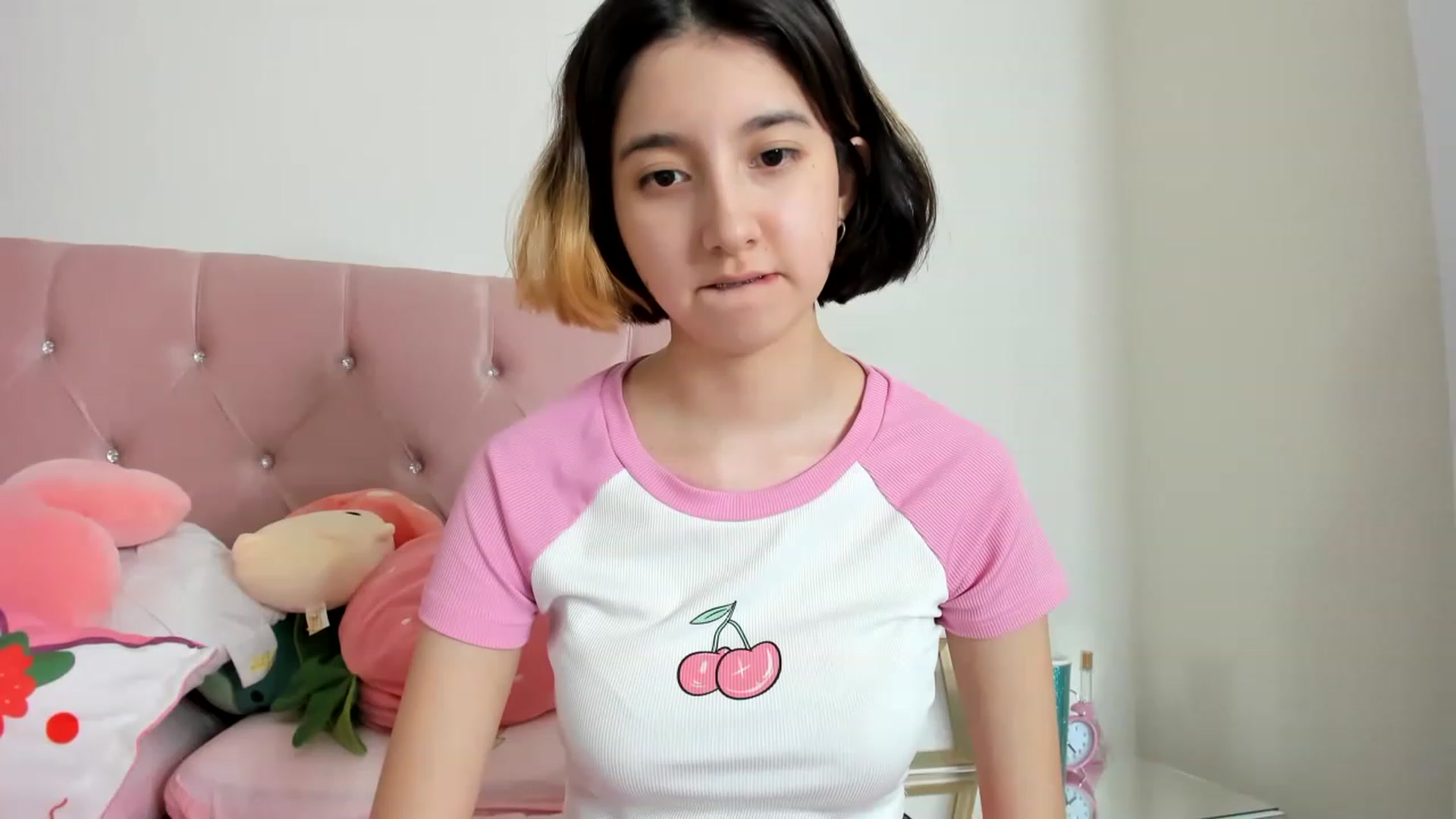 Gallery image thumbnail from Cherrycute666's myfreecams stream on, 01/23/2023, 06:14 image 9 of 20