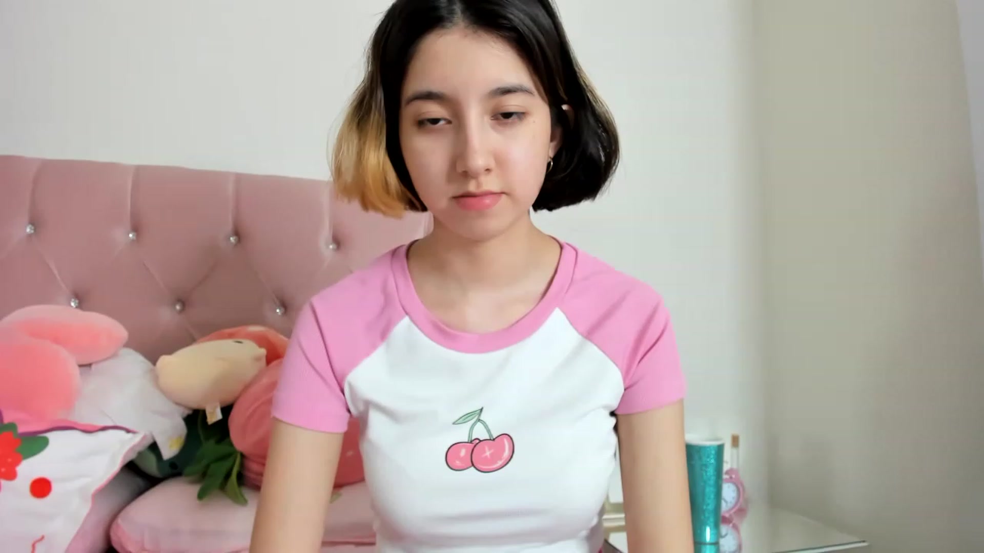 Gallery image thumbnail from Cherrycute666's myfreecams stream on, 01/23/2023, 06:14 image 10 of 20