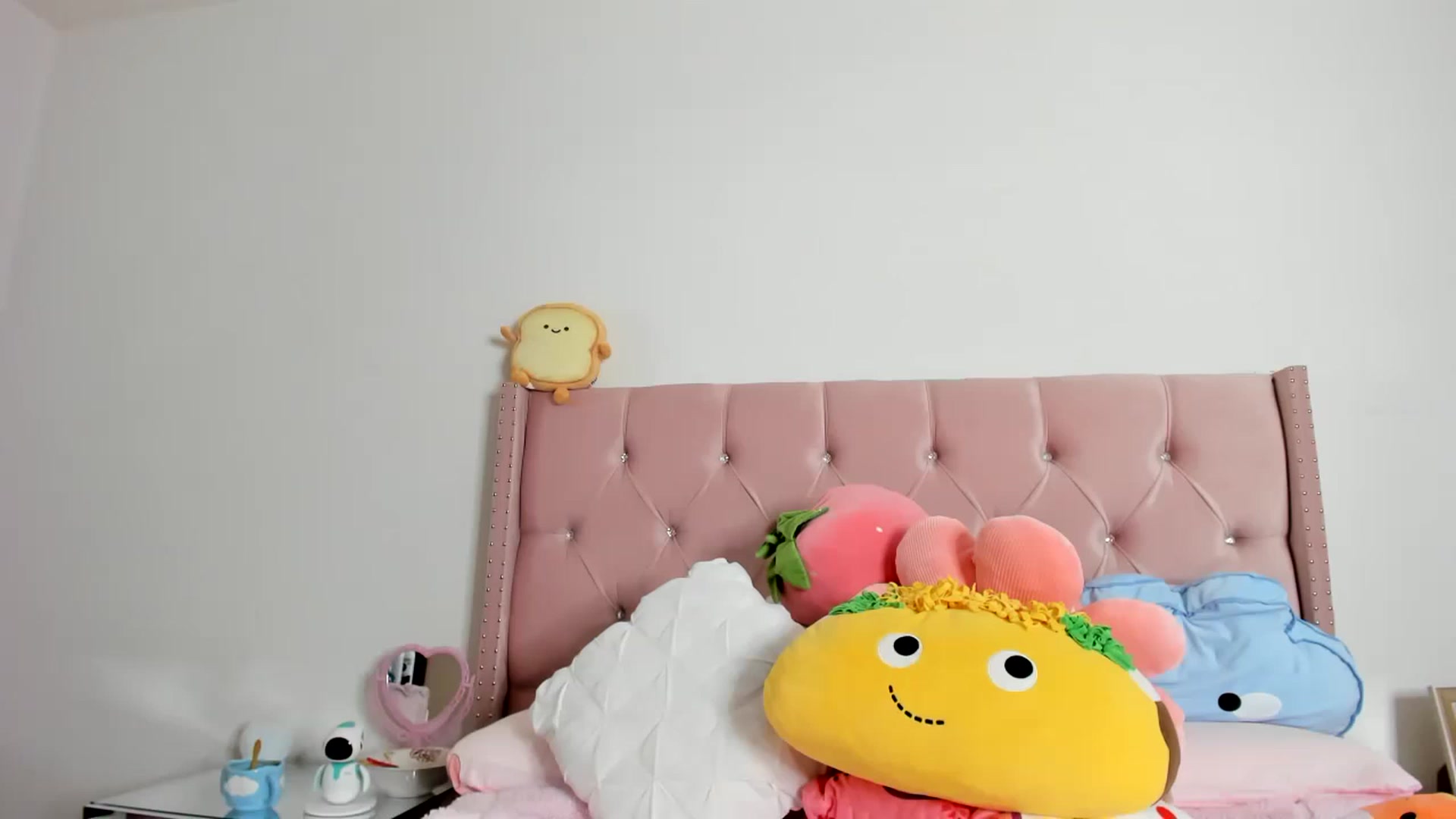 Gallery image thumbnail from Cherrycute666's myfreecams stream on, 01/23/2023, 08:42 image 13 of 20
