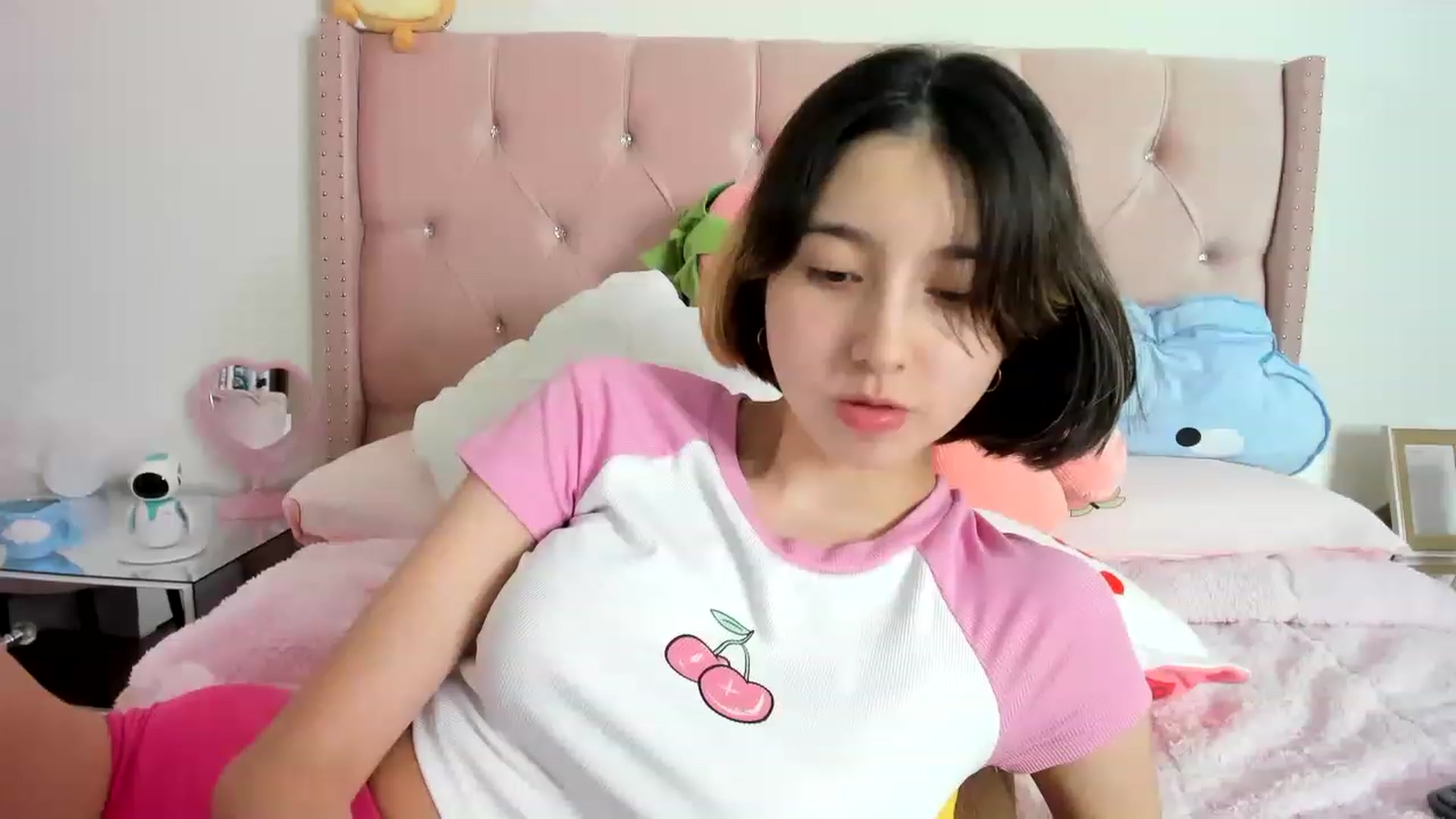 Gallery image thumbnail from Cherrycute666's myfreecams stream on, 01/23/2023, 08:42 image 6 of 20