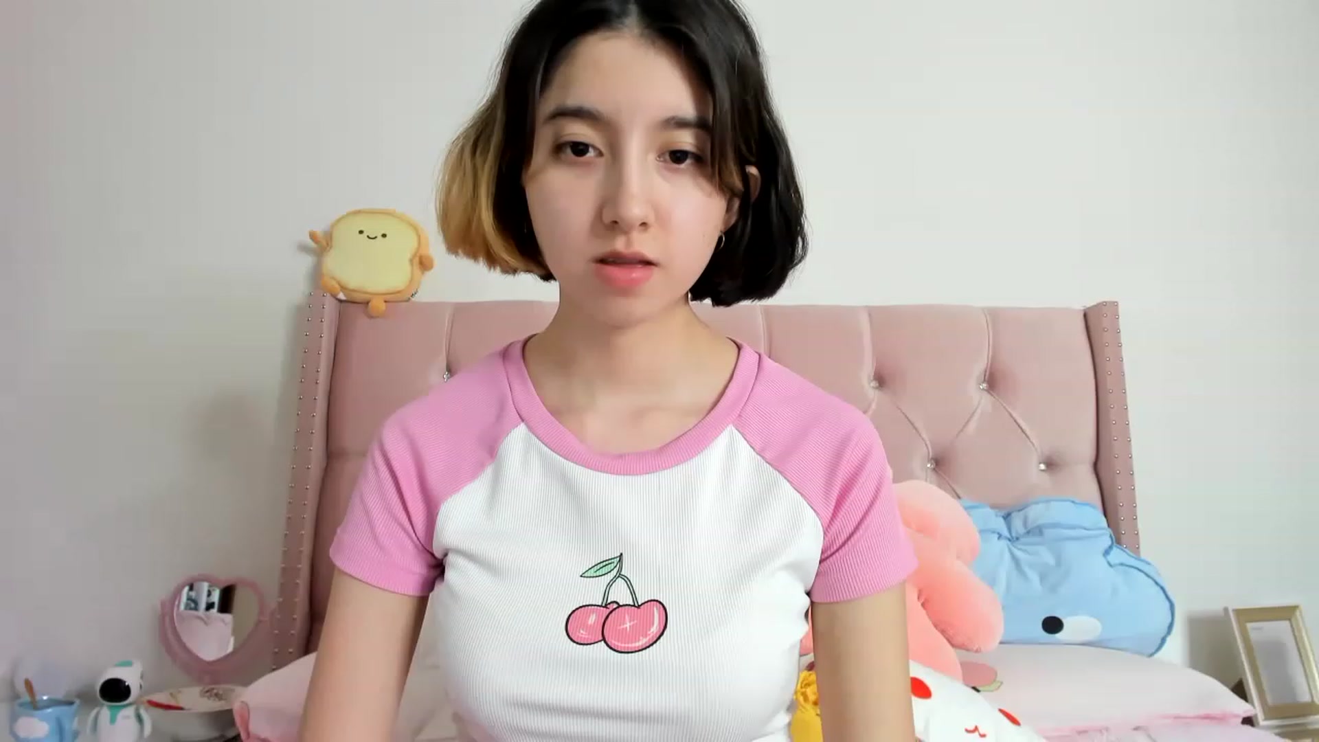 Gallery image thumbnail from Cherrycute666's myfreecams stream on, 01/23/2023, 08:42 image 10 of 20