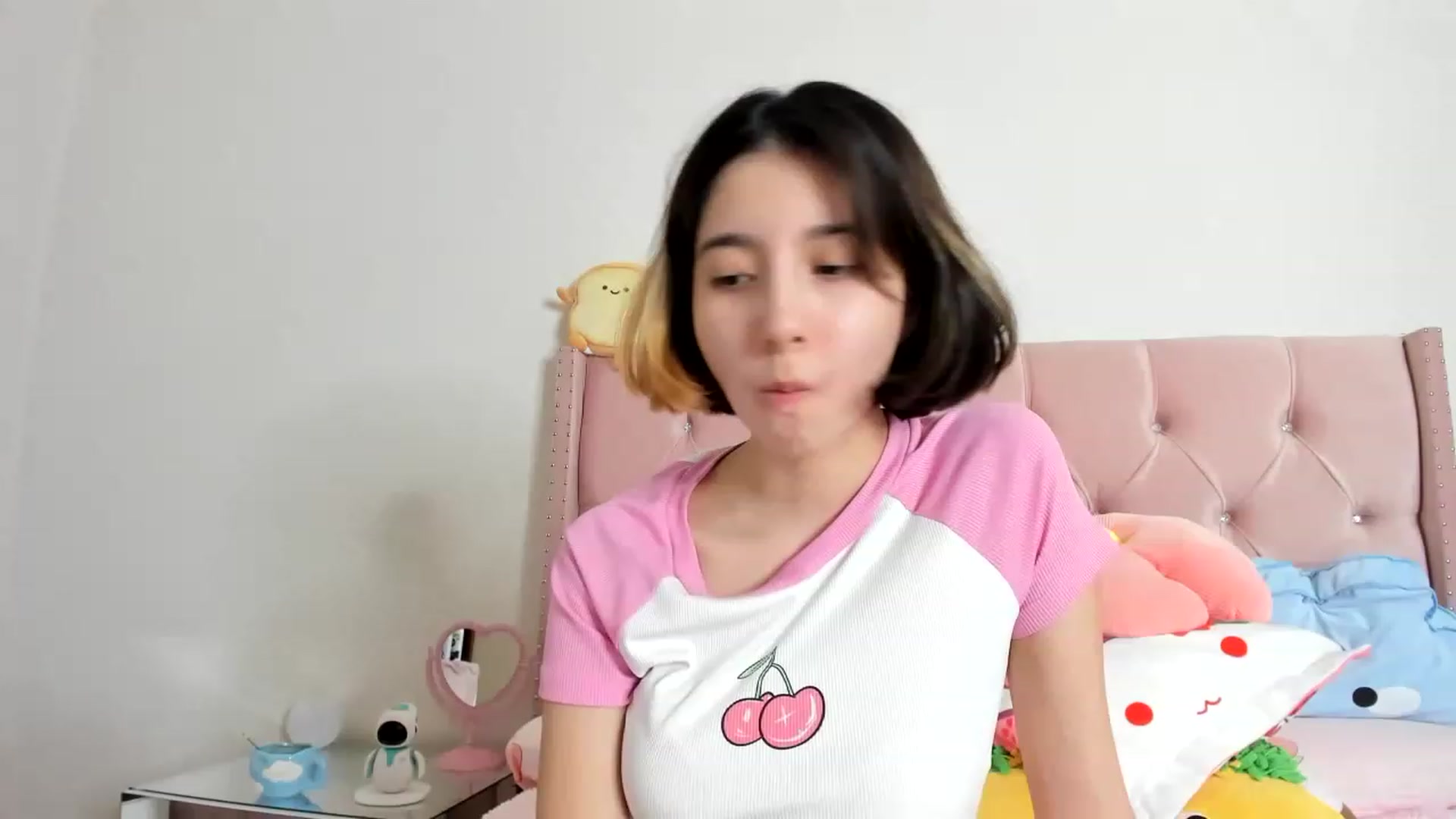Gallery image thumbnail from Cherrycute666's myfreecams stream on, 01/23/2023, 08:42 image 4 of 20