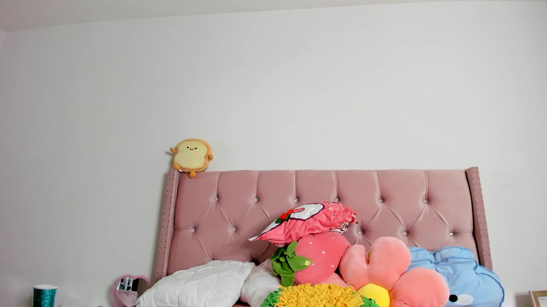 Gallery image thumbnail from Cherrycute666's myfreecams stream on, 01/23/2023, 10:16 image 8 of 20