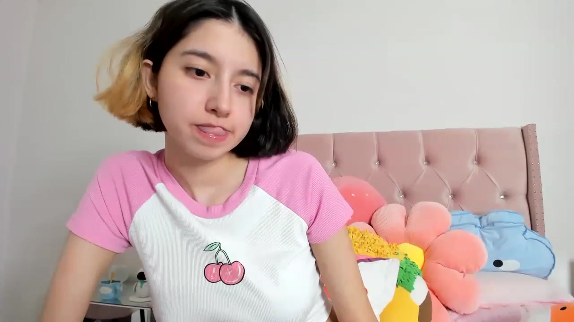 Gallery image thumbnail from Cherrycute666's myfreecams stream on, 01/23/2023, 10:16 image 4 of 20