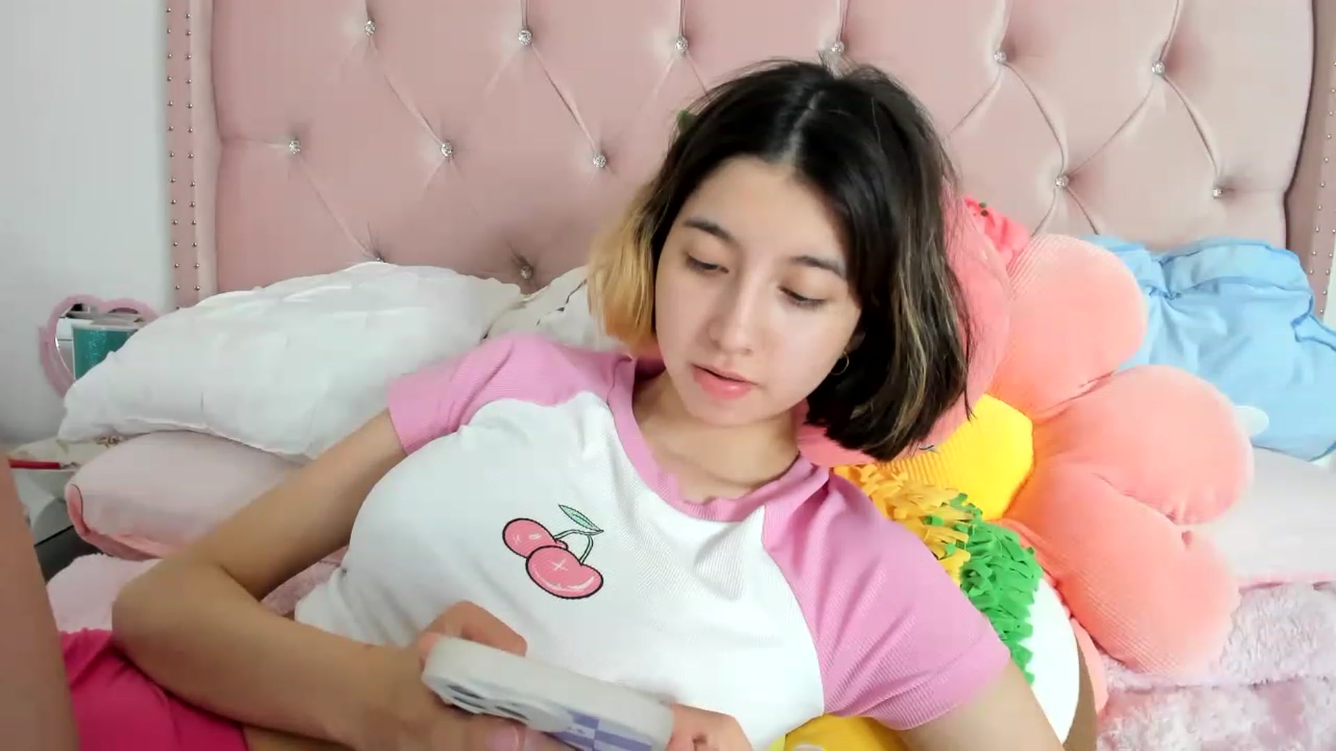 Gallery image thumbnail from Cherrycute666's myfreecams stream on, 01/23/2023, 10:16 image 20 of 20