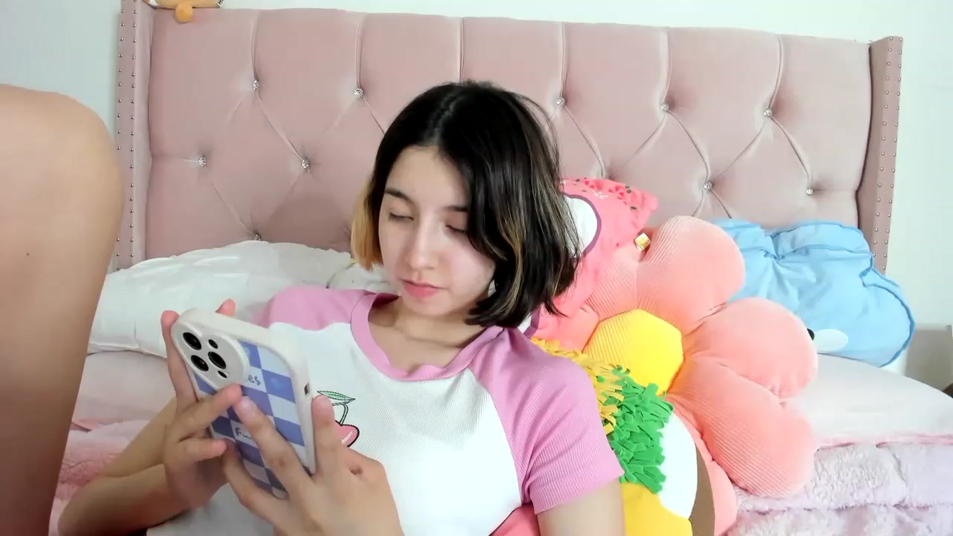 Gallery image thumbnail from Cherrycute666's myfreecams stream on, 01/23/2023, 13:04 image 2 of 20