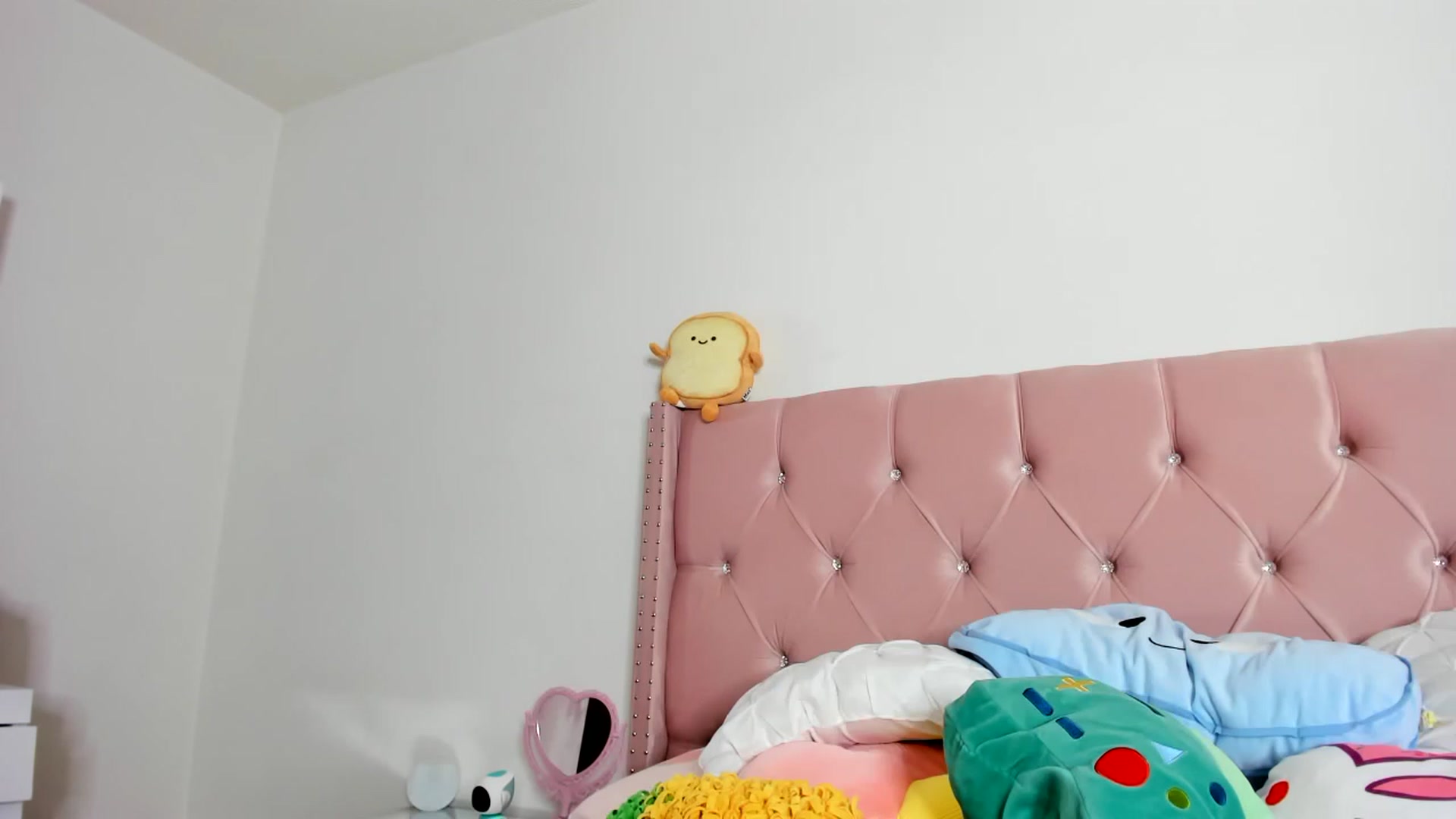 Gallery image thumbnail from Cherrycute666's myfreecams stream on, 01/25/2023, 13:04 image 16 of 20