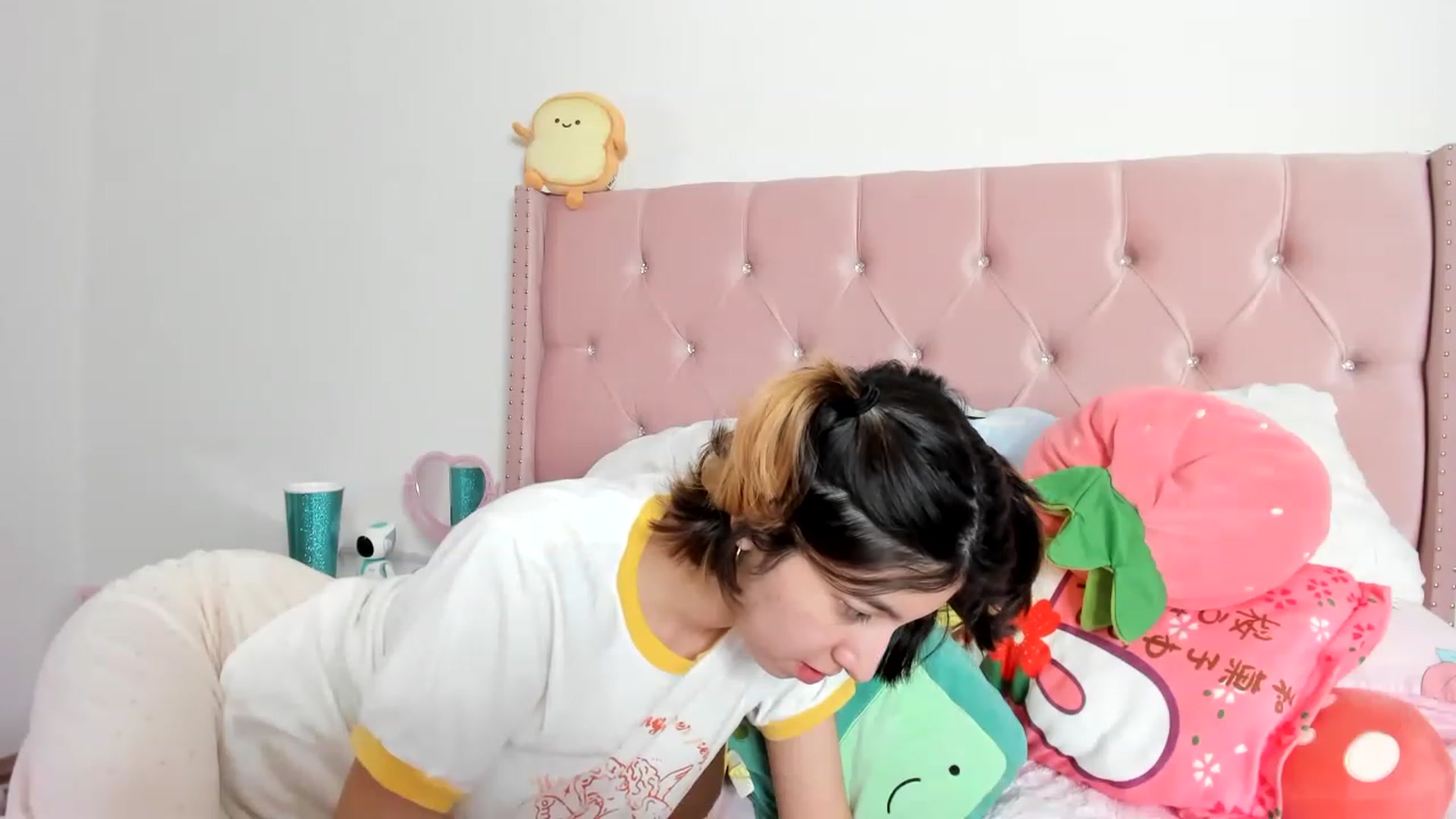Gallery image thumbnail from Cherrycute666's myfreecams stream on, 01/25/2023, 13:04 image 8 of 20