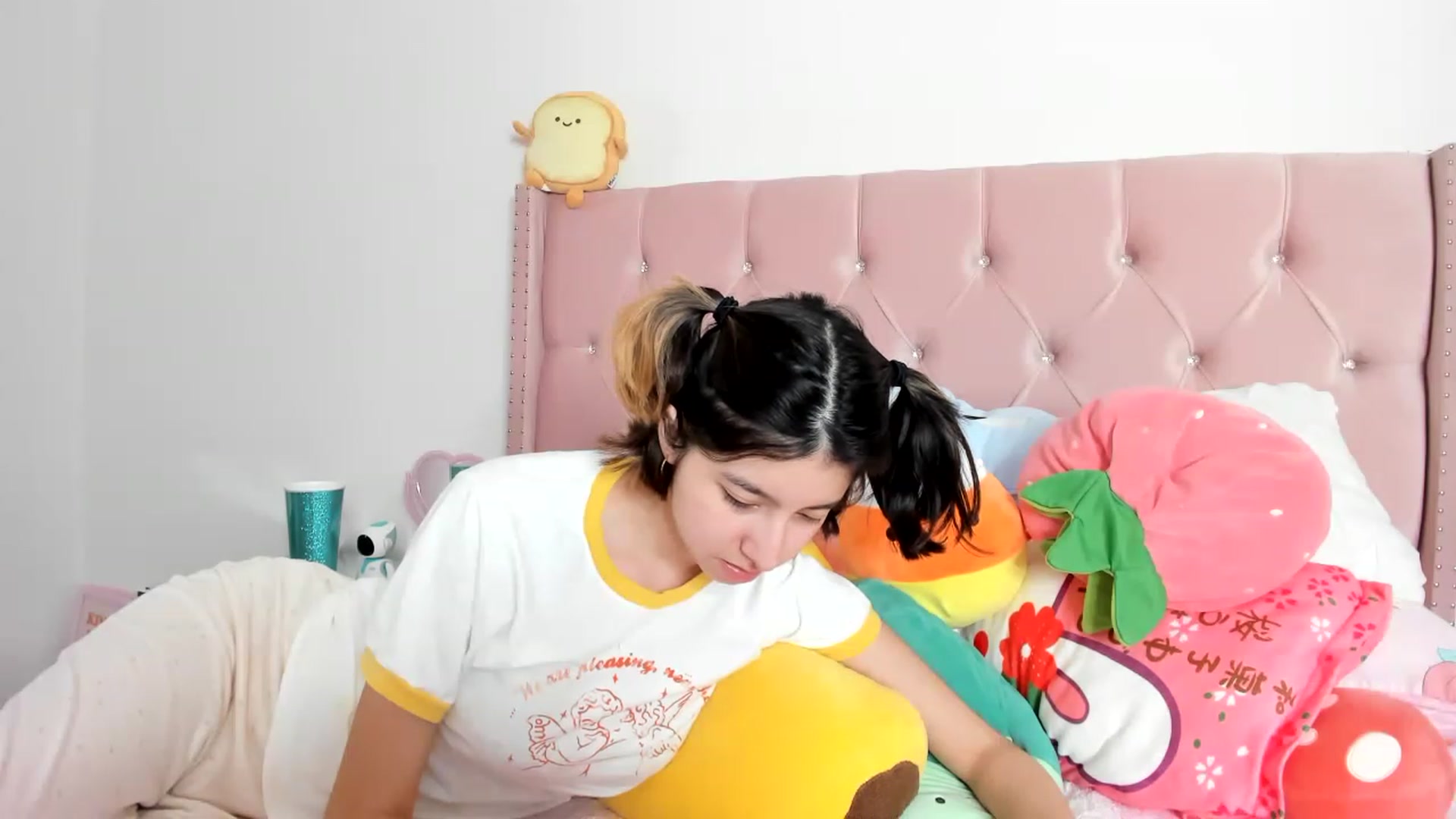 Gallery image thumbnail from Cherrycute666's myfreecams stream on, 01/25/2023, 13:04 image 6 of 20