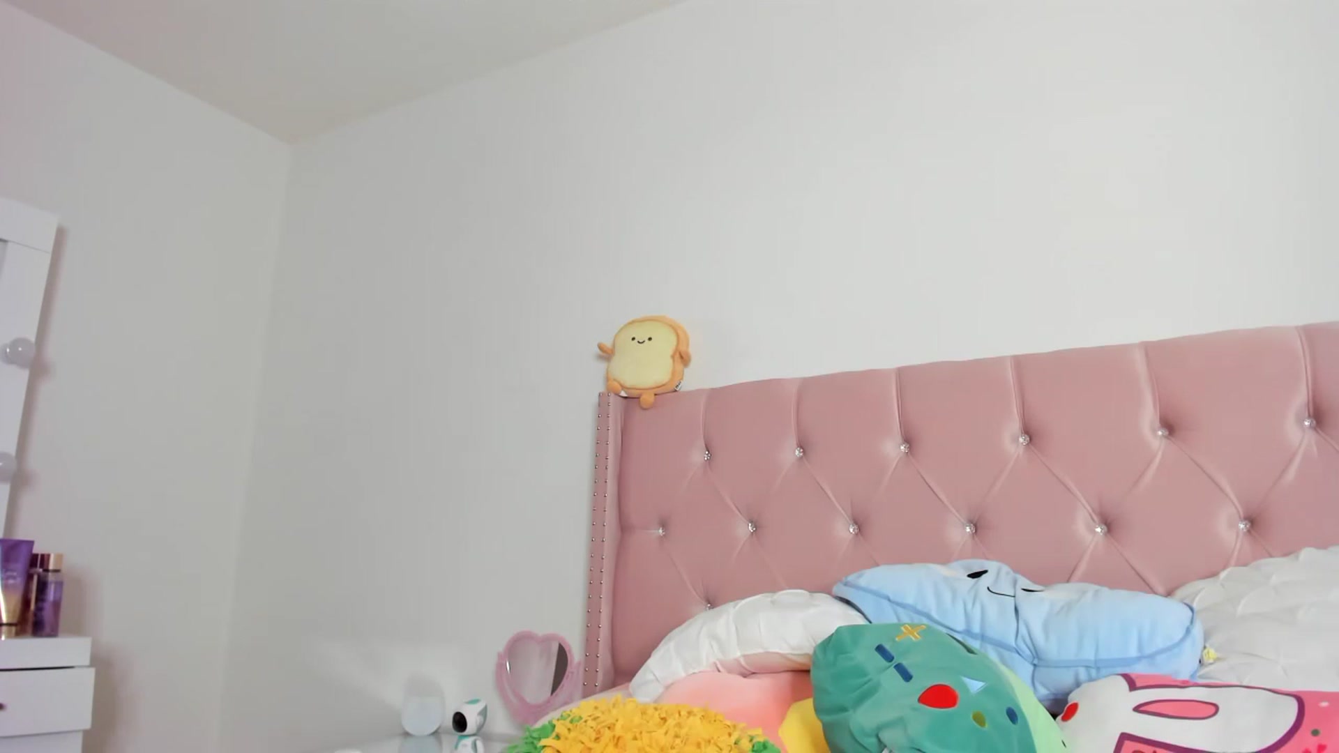 Gallery image thumbnail from Cherrycute666's myfreecams stream on, 01/25/2023, 13:04 image 15 of 20