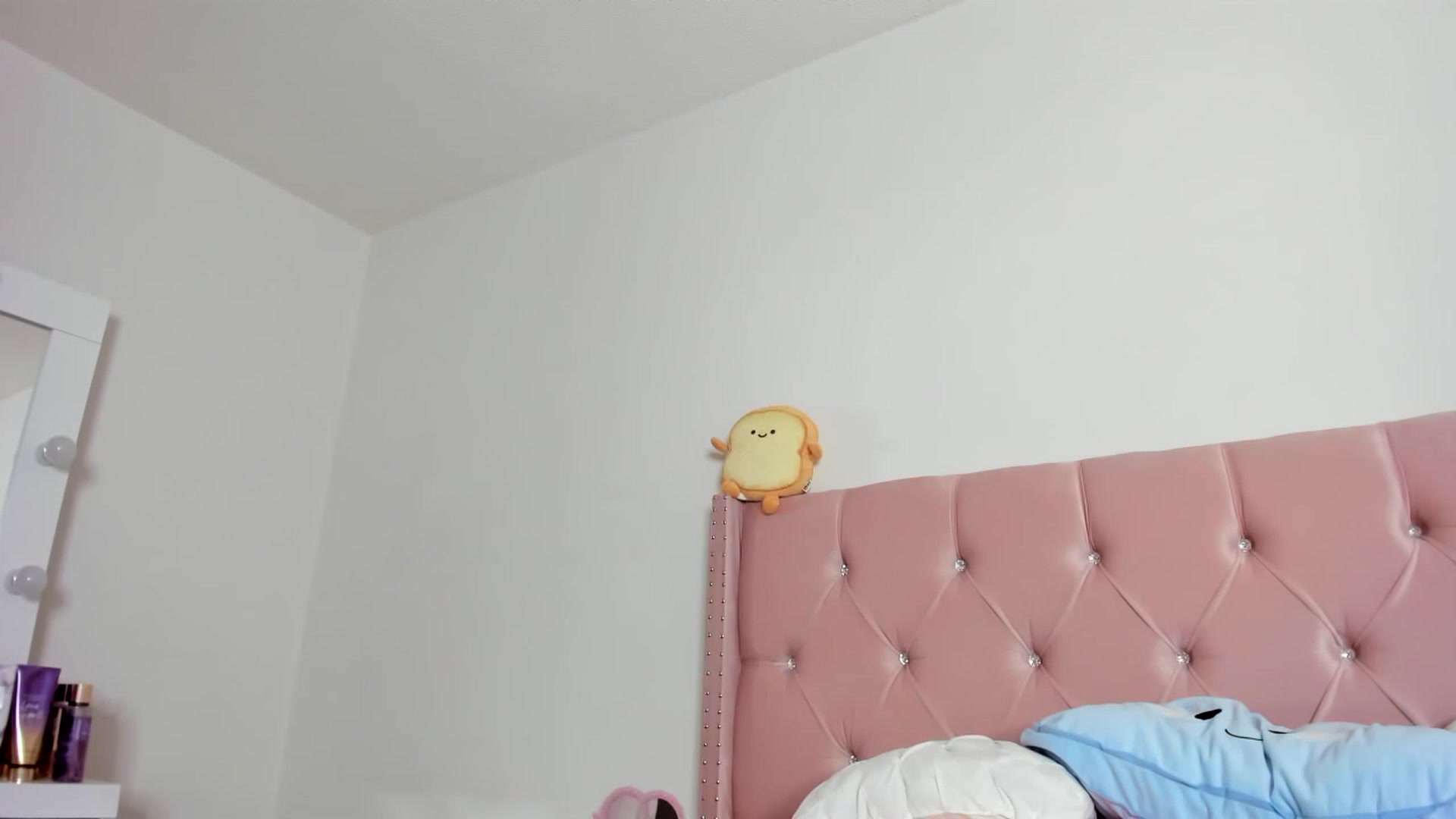 Gallery image thumbnail from Cherrycute666's myfreecams stream on, 01/25/2023, 13:04 image 18 of 20