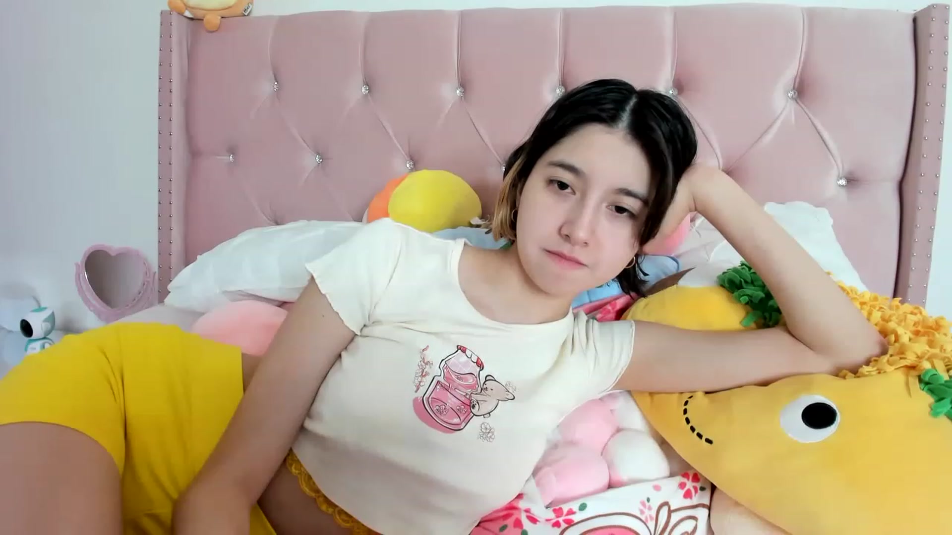 Gallery image thumbnail from Cherrycute666's myfreecams stream on, 01/25/2023, 18:01 image 4 of 20