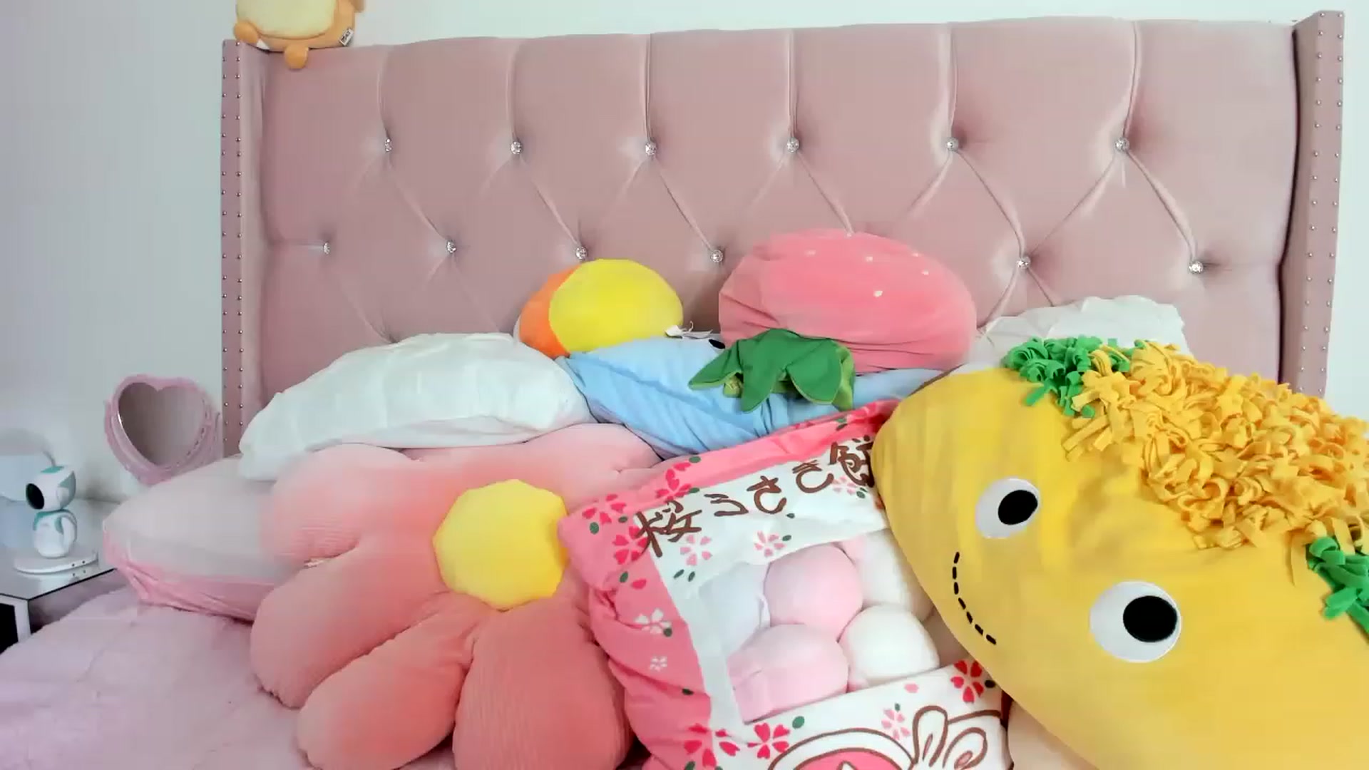 Gallery image thumbnail from Cherrycute666's myfreecams stream on, 01/25/2023, 18:01 image 6 of 20