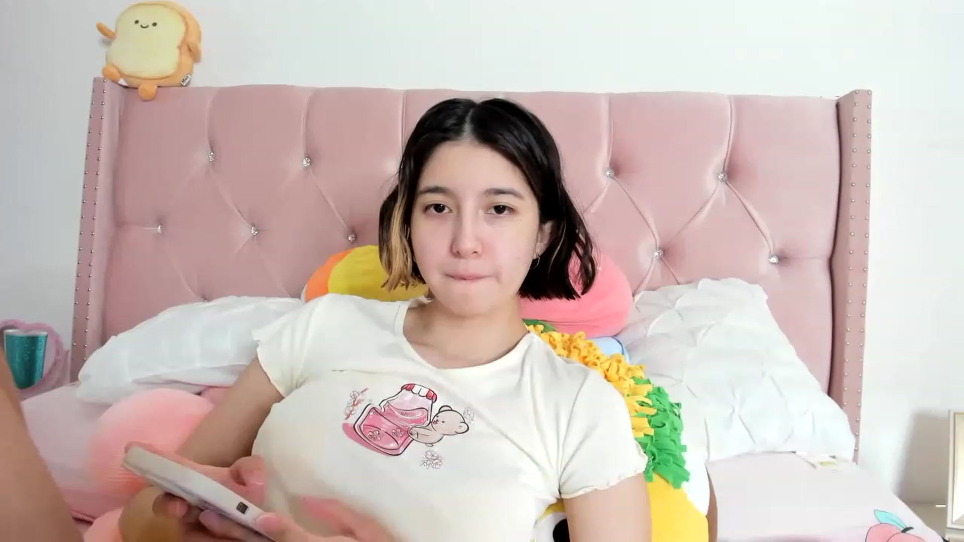 Gallery image thumbnail from Cherrycute666's myfreecams stream on, 01/25/2023, 18:01 image 10 of 20