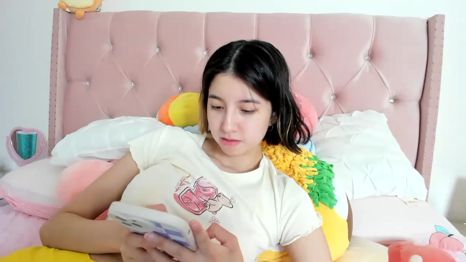 Gallery image thumbnail from Cherrycute666's myfreecams stream on, 01/25/2023, 18:01 image 17 of 20